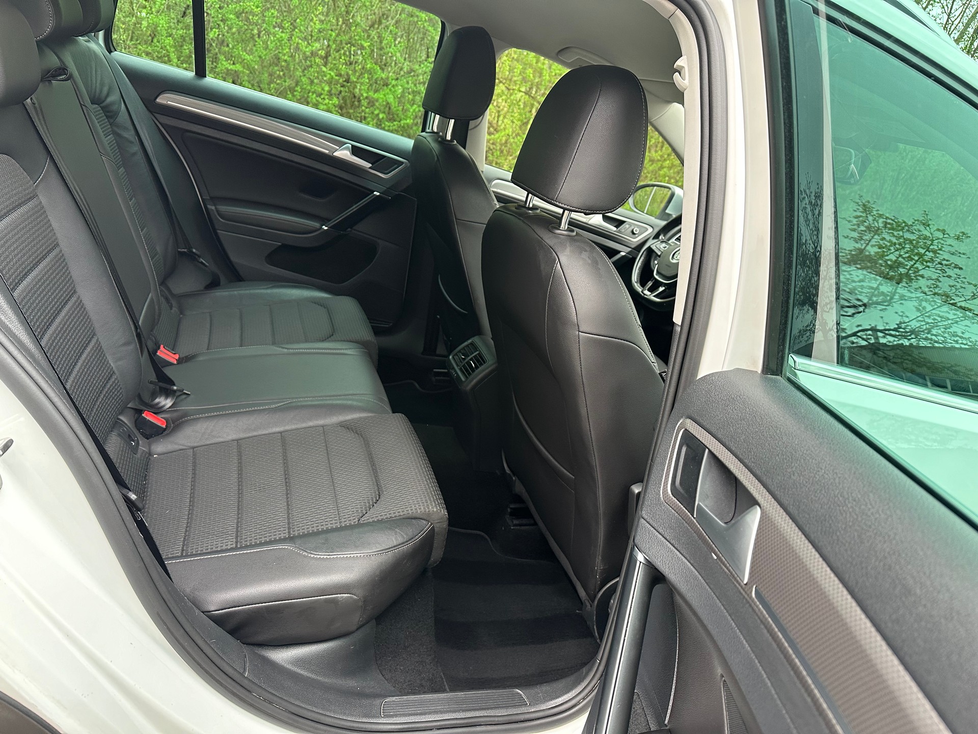 VW Golf 2.0 TDI Alltrack 4Motion-image-12