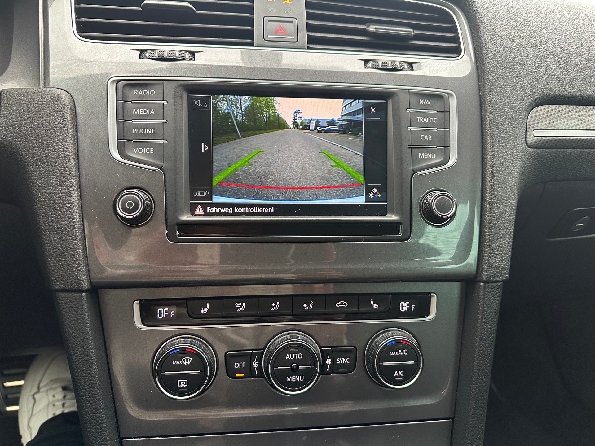 VW Golf 2.0 TDI Alltrack 4Motion-image-15
