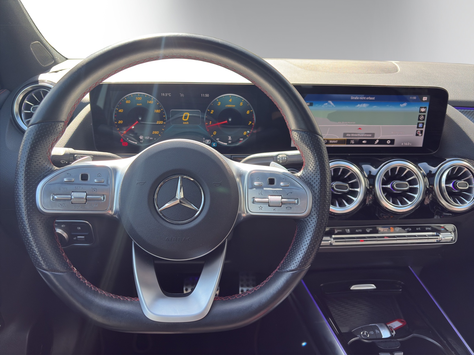 MERCEDES-BENZ GLA 200 AMG Line Edition 1. 7G-DCT-image-14