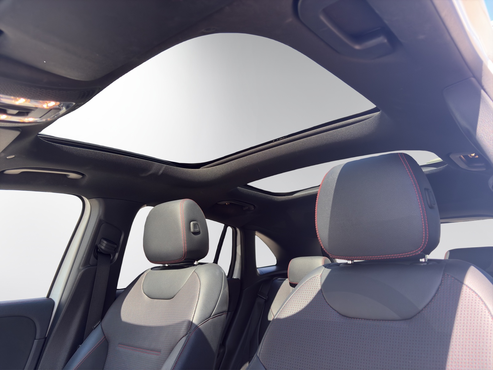 MERCEDES-BENZ GLA 200 AMG Line Edition 1. 7G-DCT-image-13