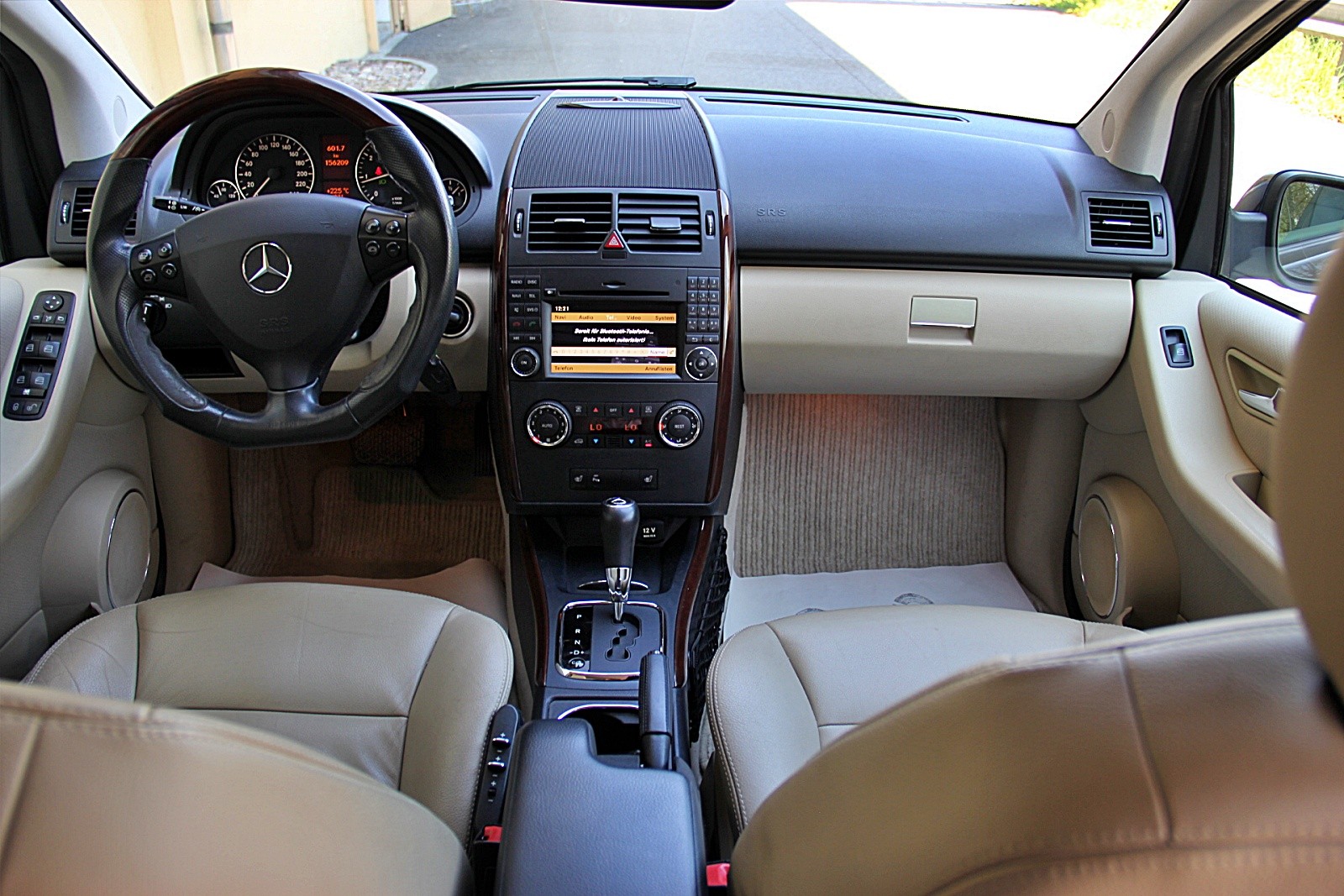 MERCEDES-BENZ A 200 Elégance Autotronic-image-10