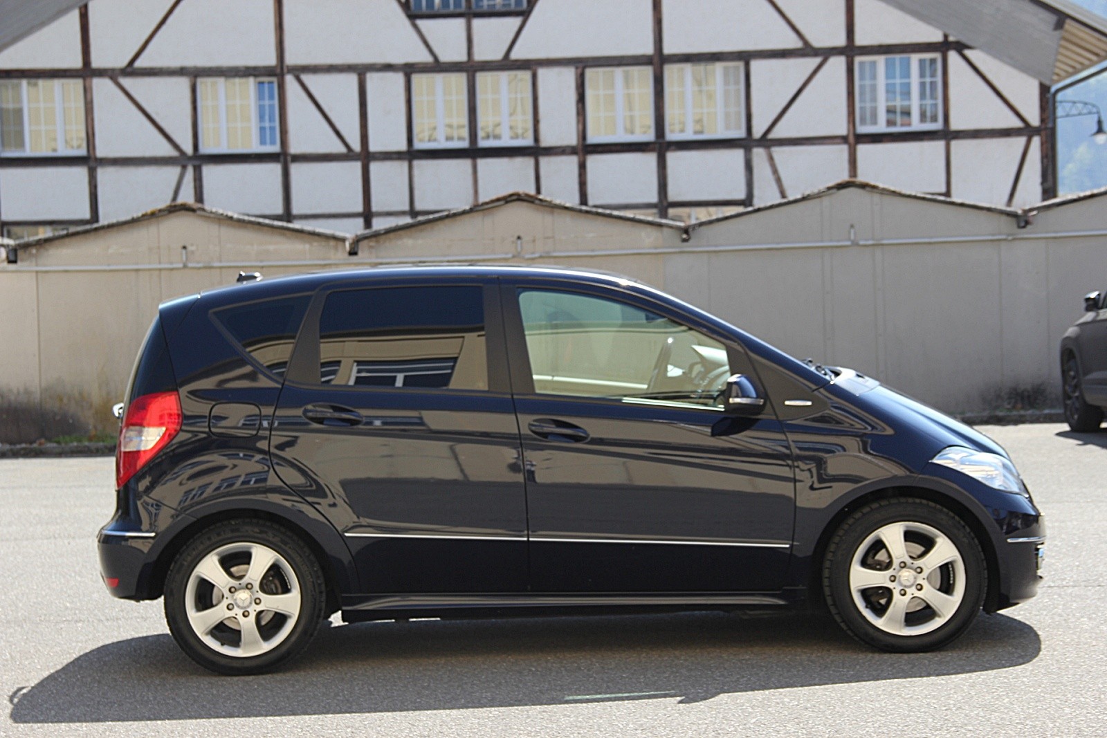 MERCEDES-BENZ A 200 Elégance Autotronic-image-5