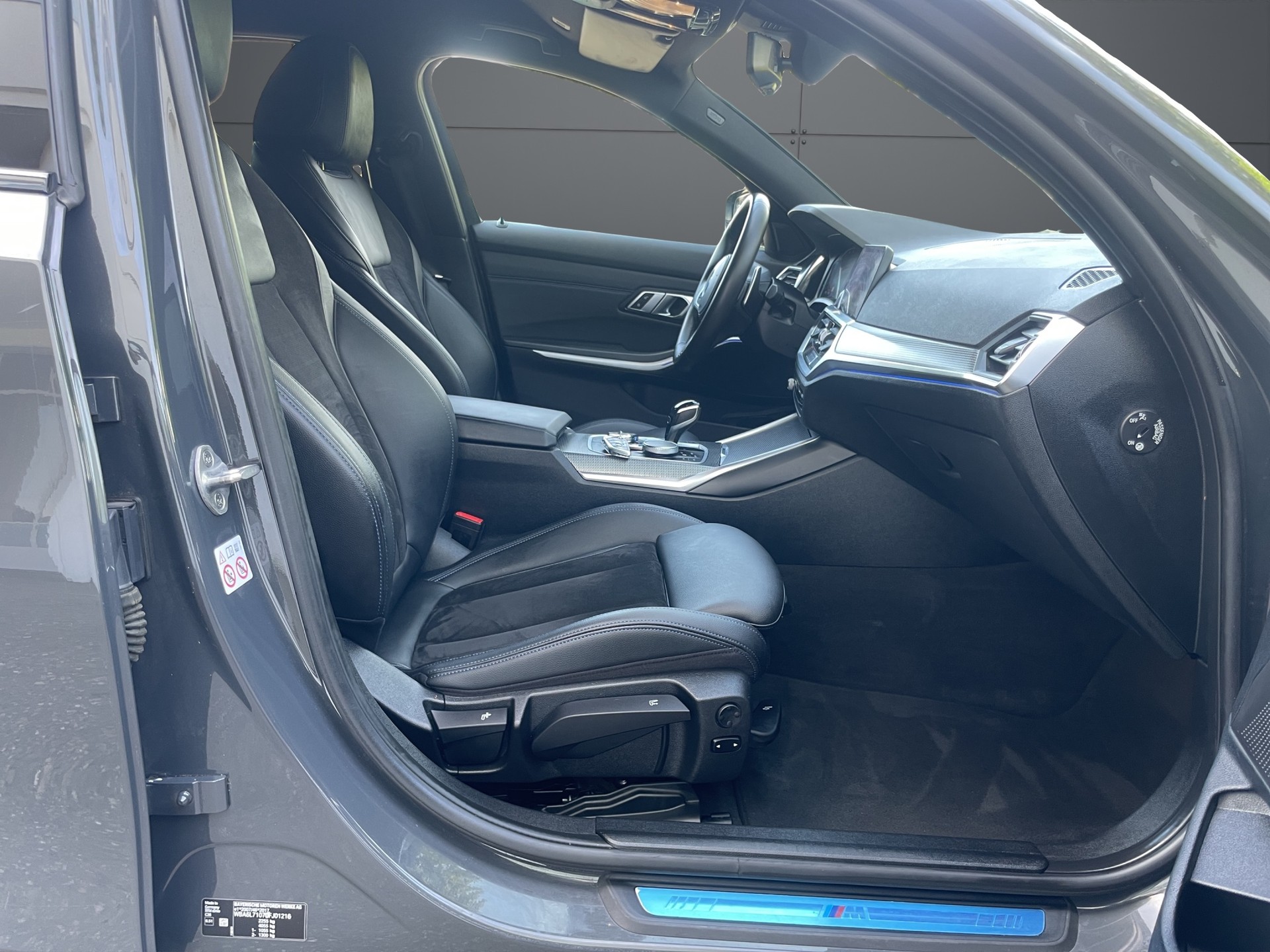 BMW 320d xDrive Touring M Sport Steptronic-image-6