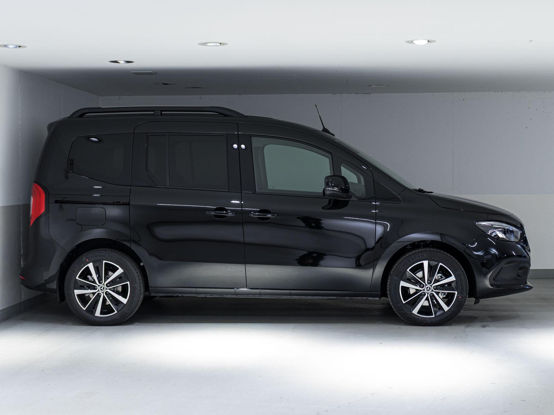 MERCEDES-BENZ T 180 d PROGRESSIVE Standard-image-1