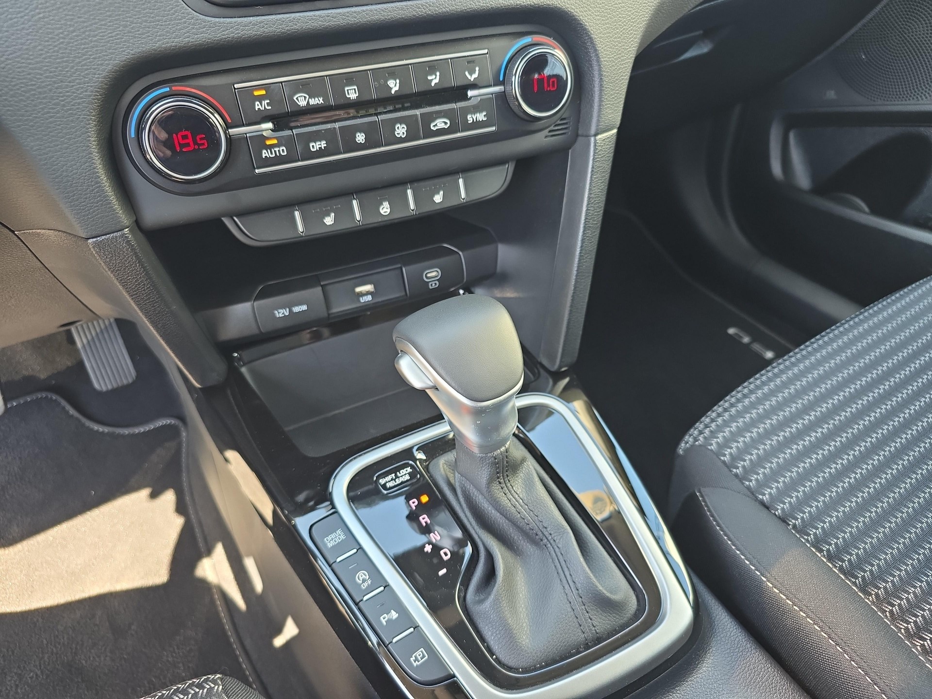 KIA Ceed SW 1.5 T-GDi MHEV Power-image-13