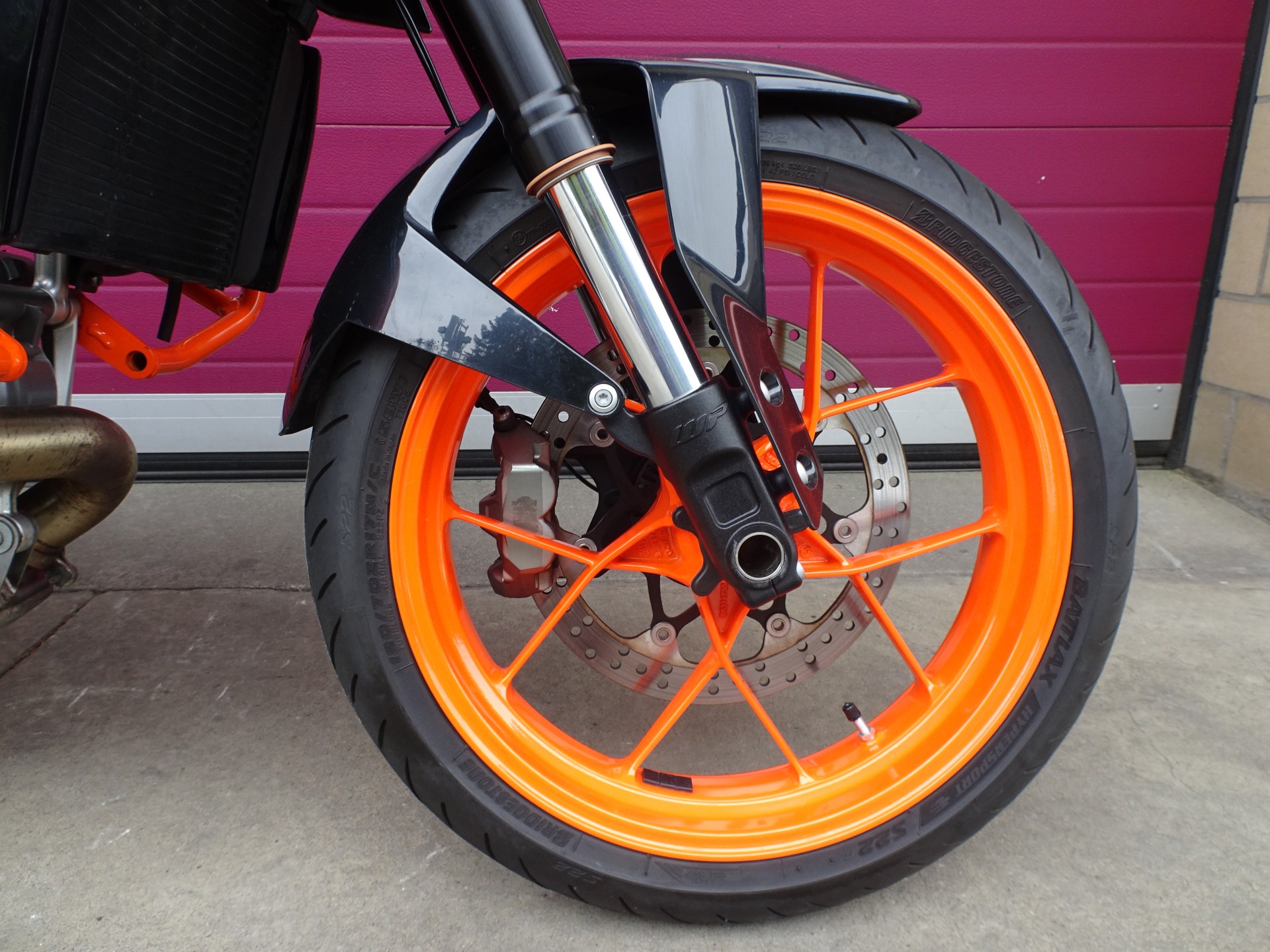 KTM 690 Duke R ABS-showroom-element-1