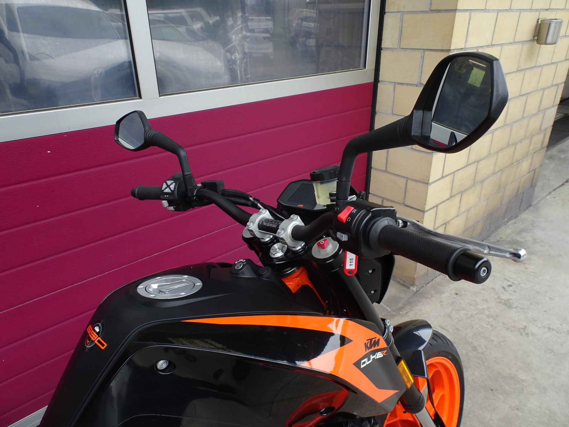 KTM 690 Duke R ABS-image-4