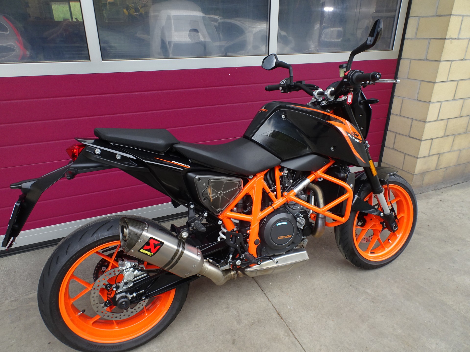 KTM 690 Duke R ABS-showroom-element-3