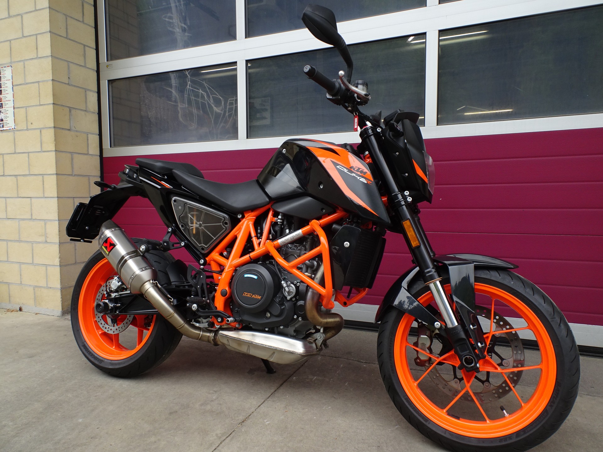 KTM 690 Duke R ABS-image-10