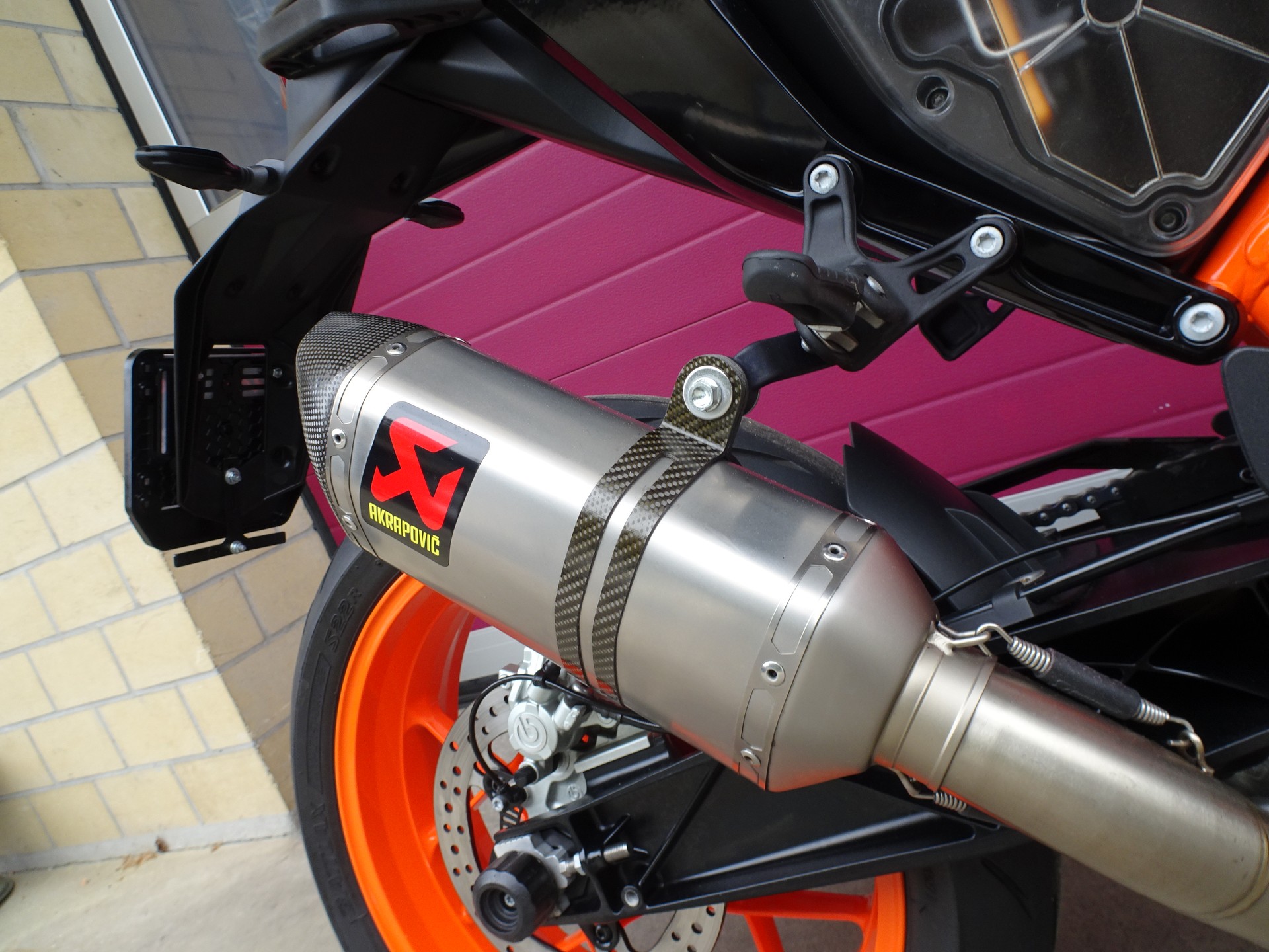 KTM 690 Duke R ABS-image-13