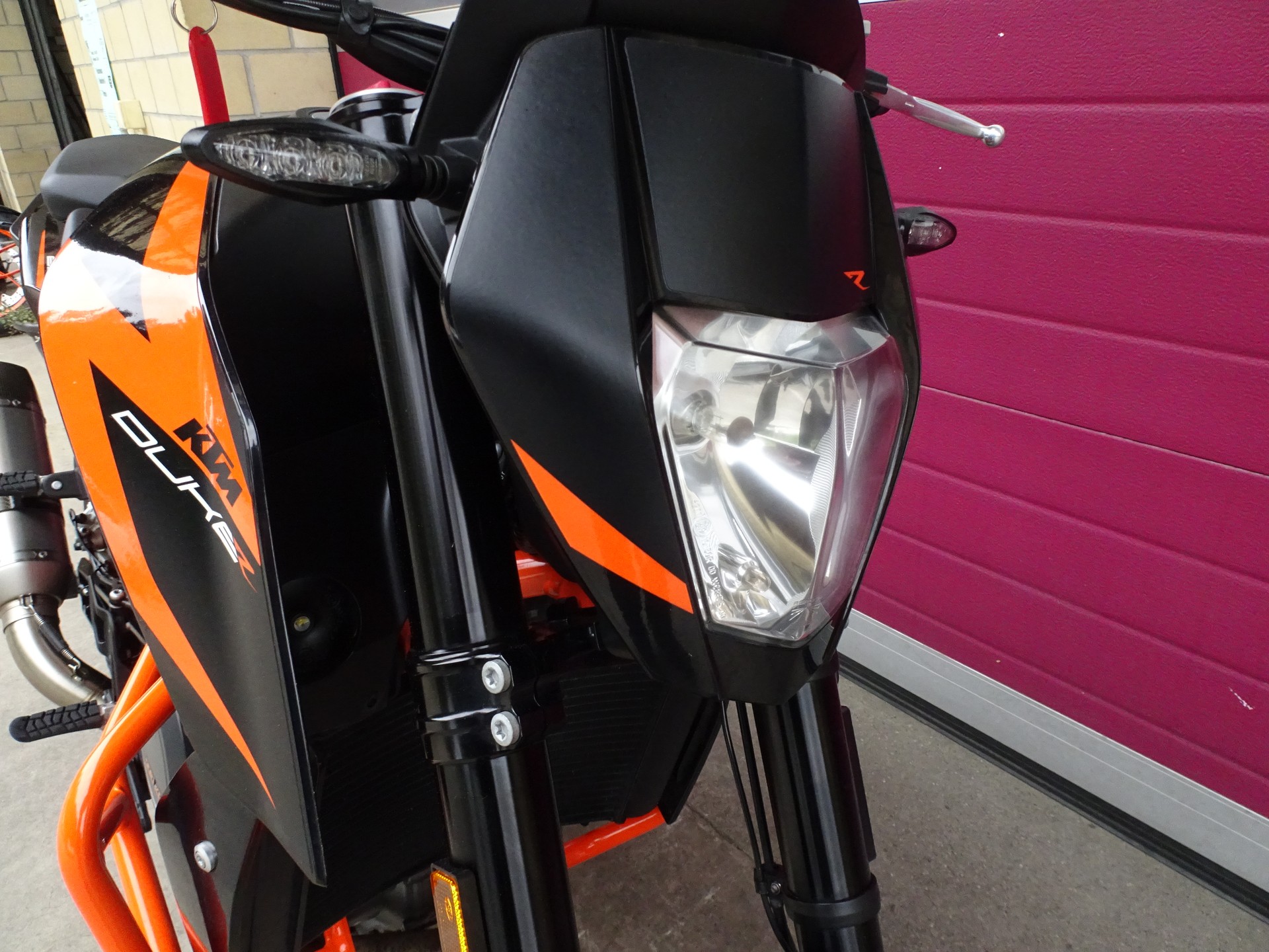 KTM 690 Duke R ABS-image-11