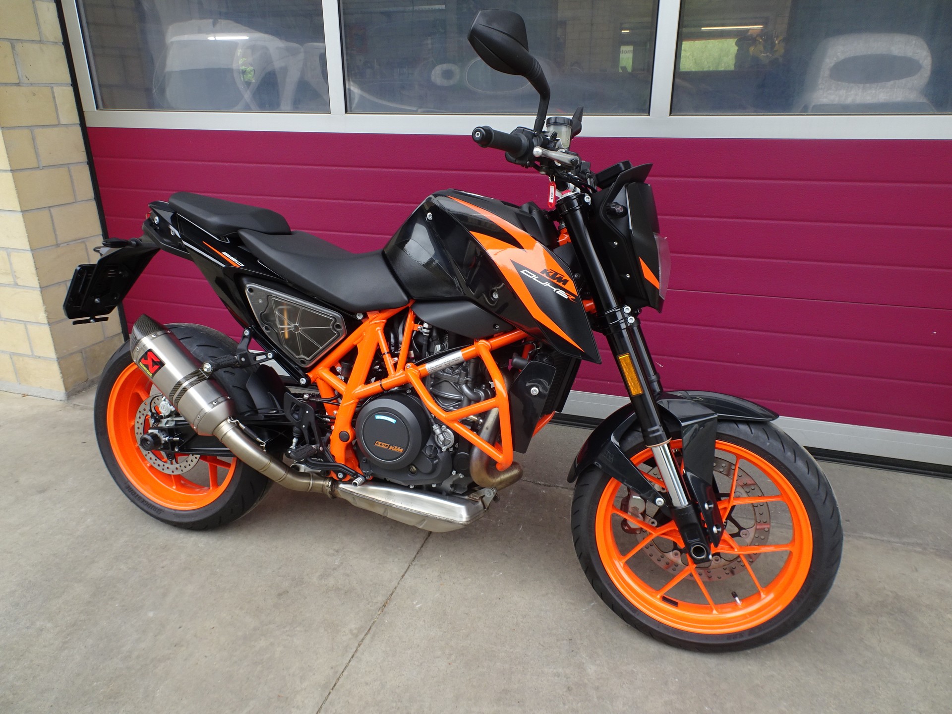 KTM 690 Duke R ABS-showroom-element-2
