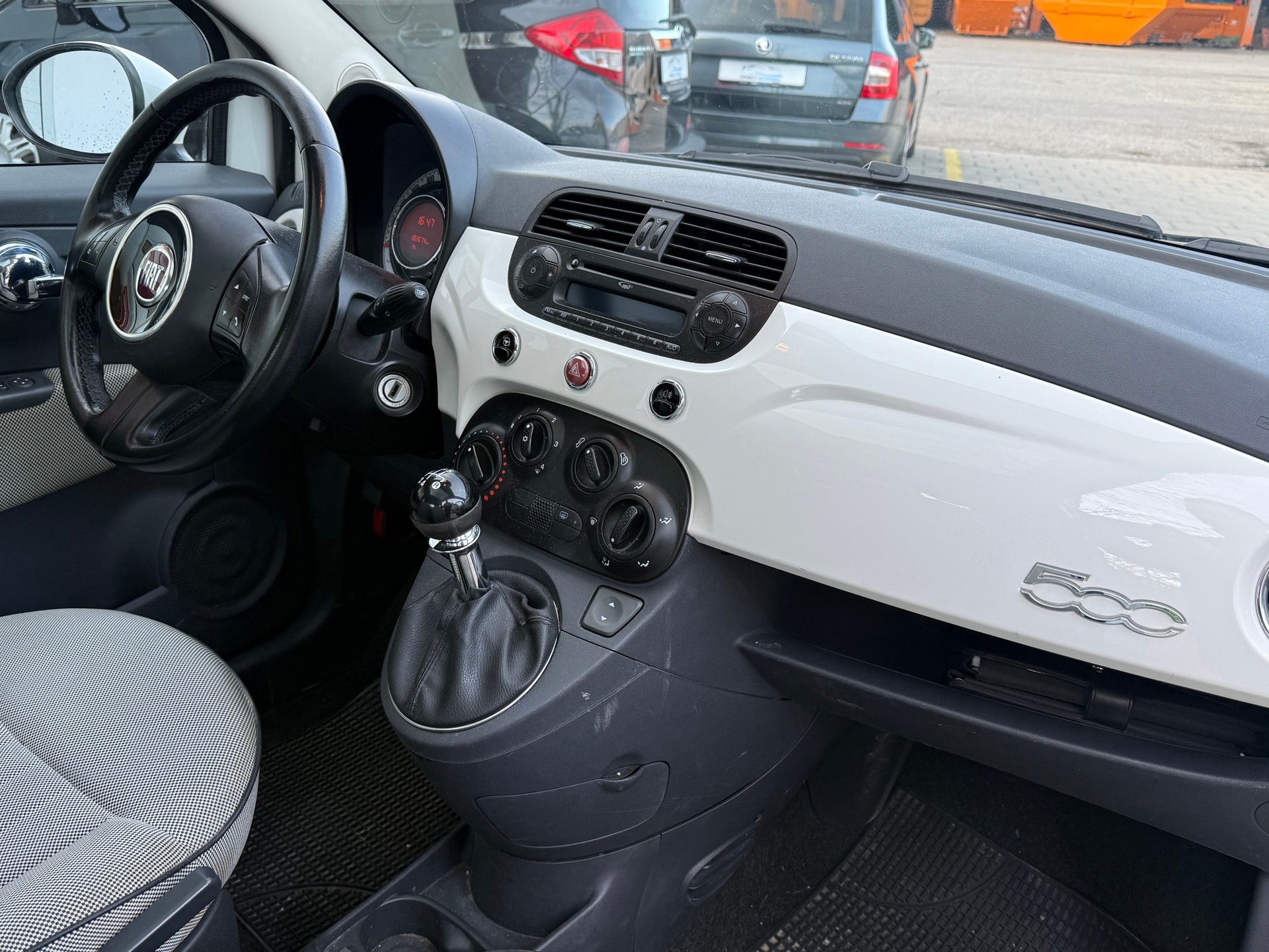 FIAT 500 1.2 Lounge-image-8