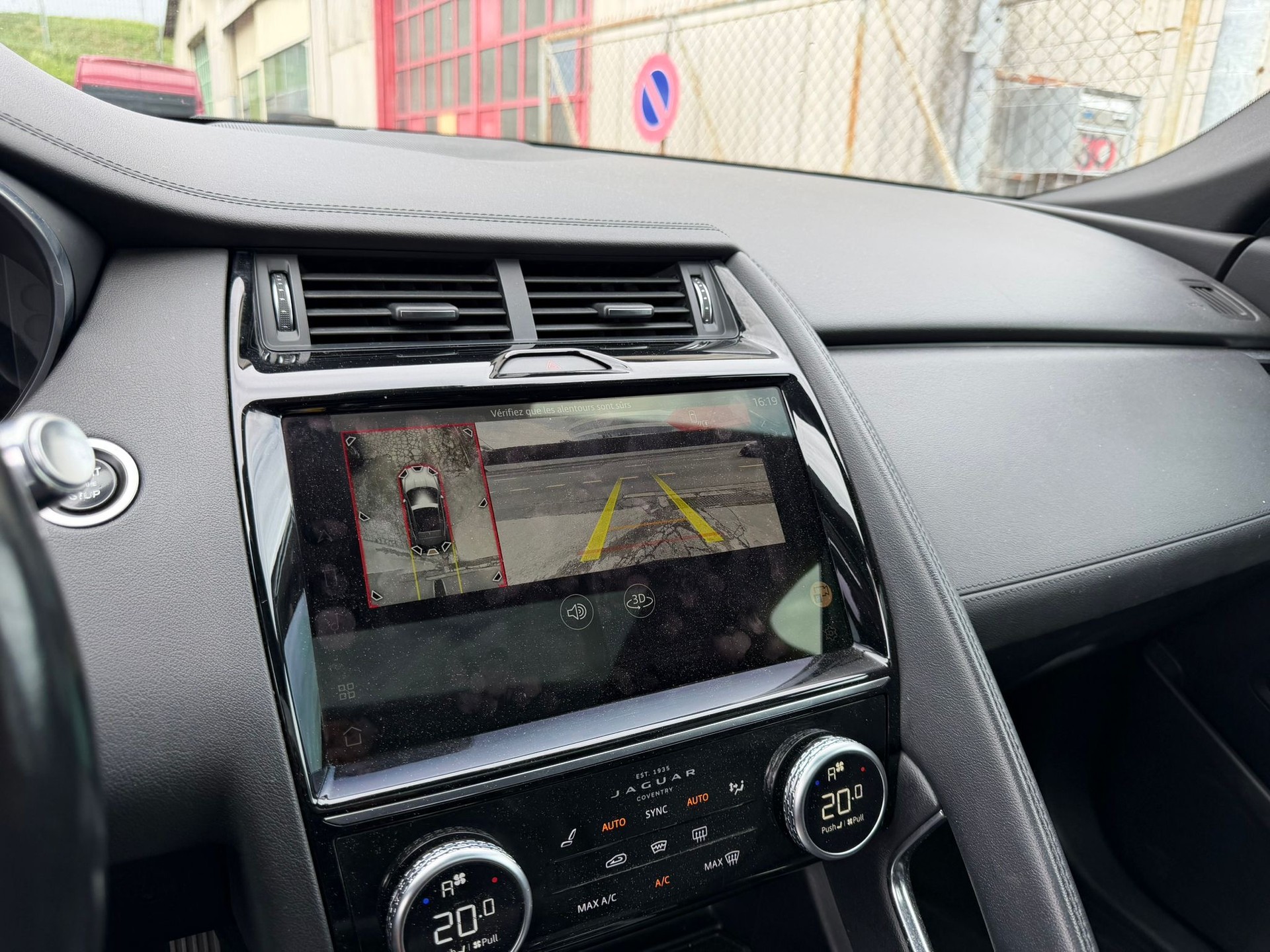JAGUAR E-Pace 2.0d D165 R-Dynamic AWD Black Garantie 2 ans 🇨🇭-image-13
