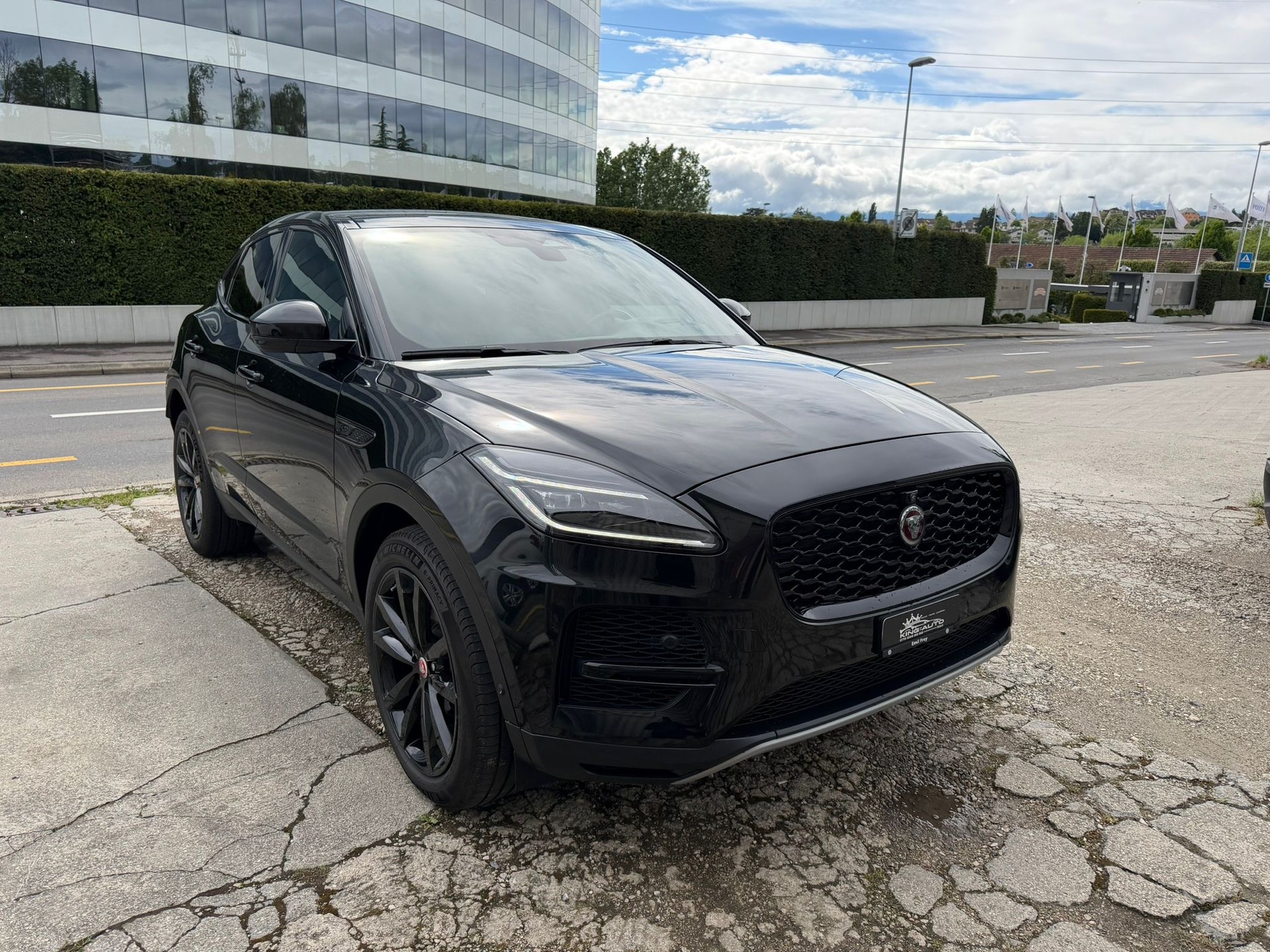 JAGUAR E-Pace 2.0d D165 R-Dynamic AWD Black Garantie 2 ans 🇨🇭-image-7