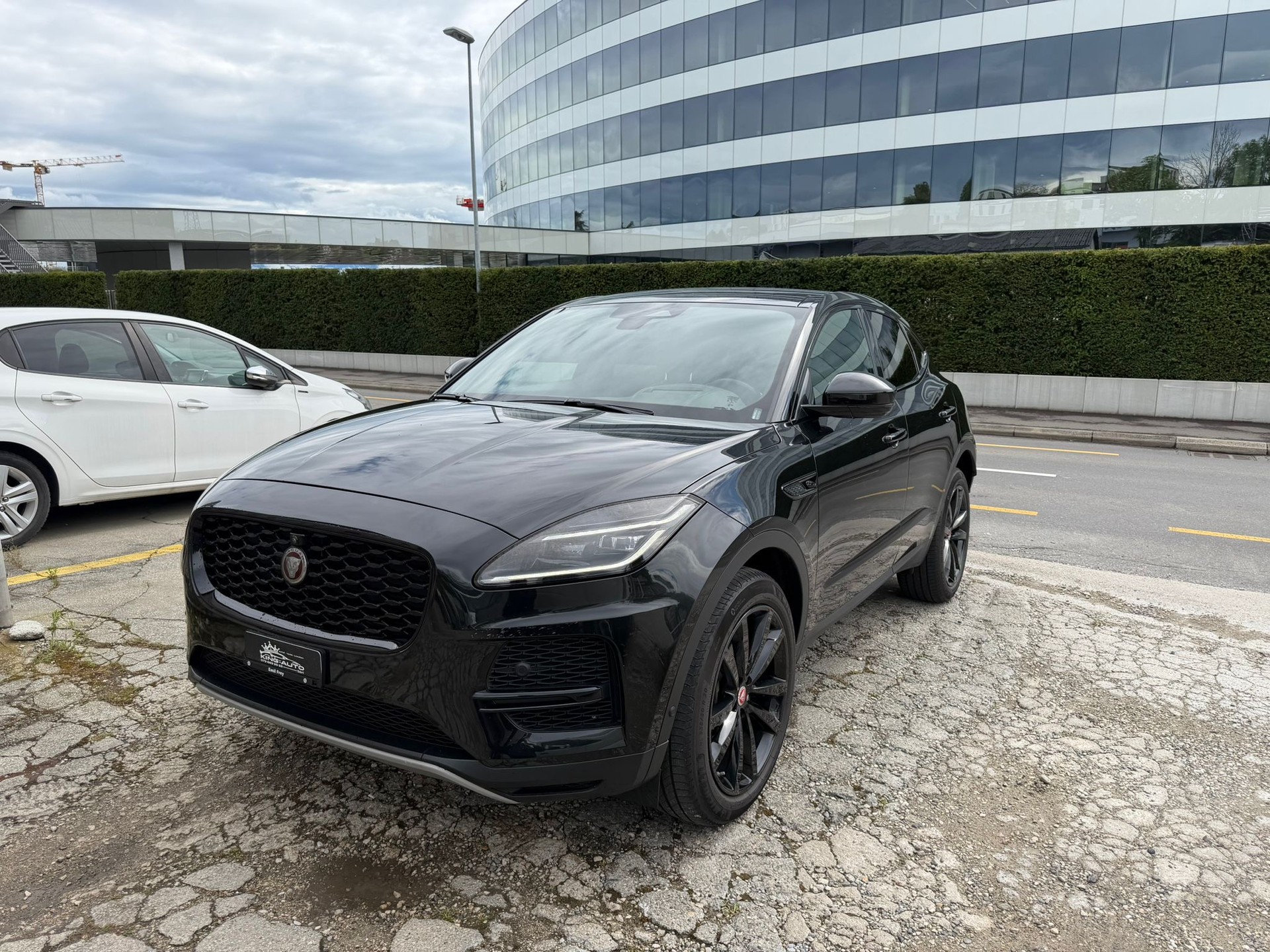 JAGUAR E-Pace 2.0d D165 R-Dynamic AWD Black Garantie 2 ans 🇨🇭-image-1