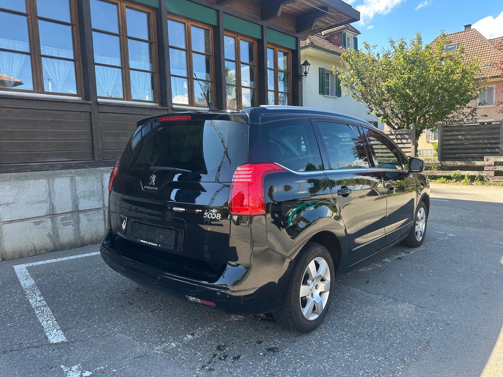 PEUGEOT 5008 1.6 16V T Allure-image-3