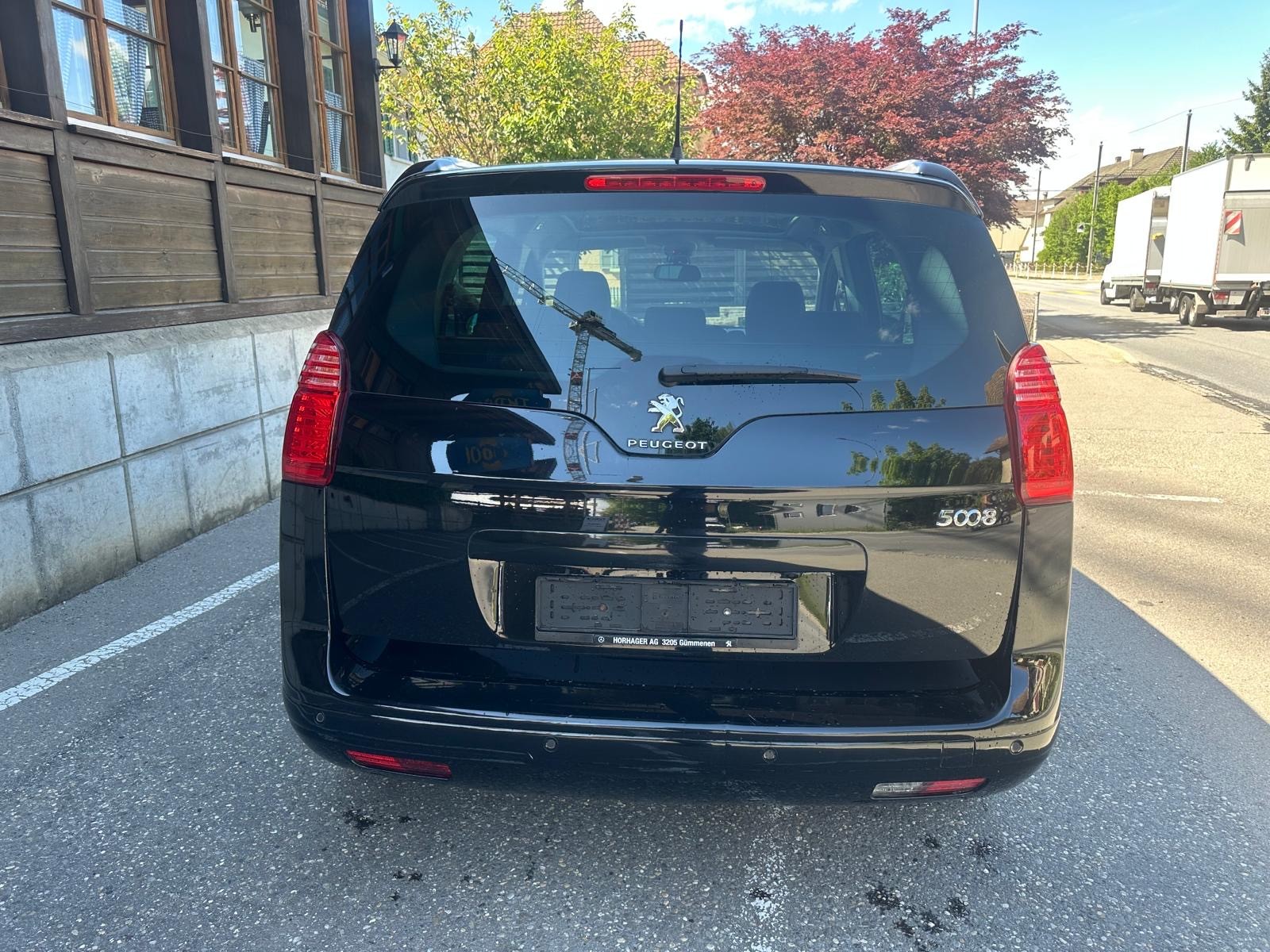 PEUGEOT 5008 1.6 16V T Allure-image-5