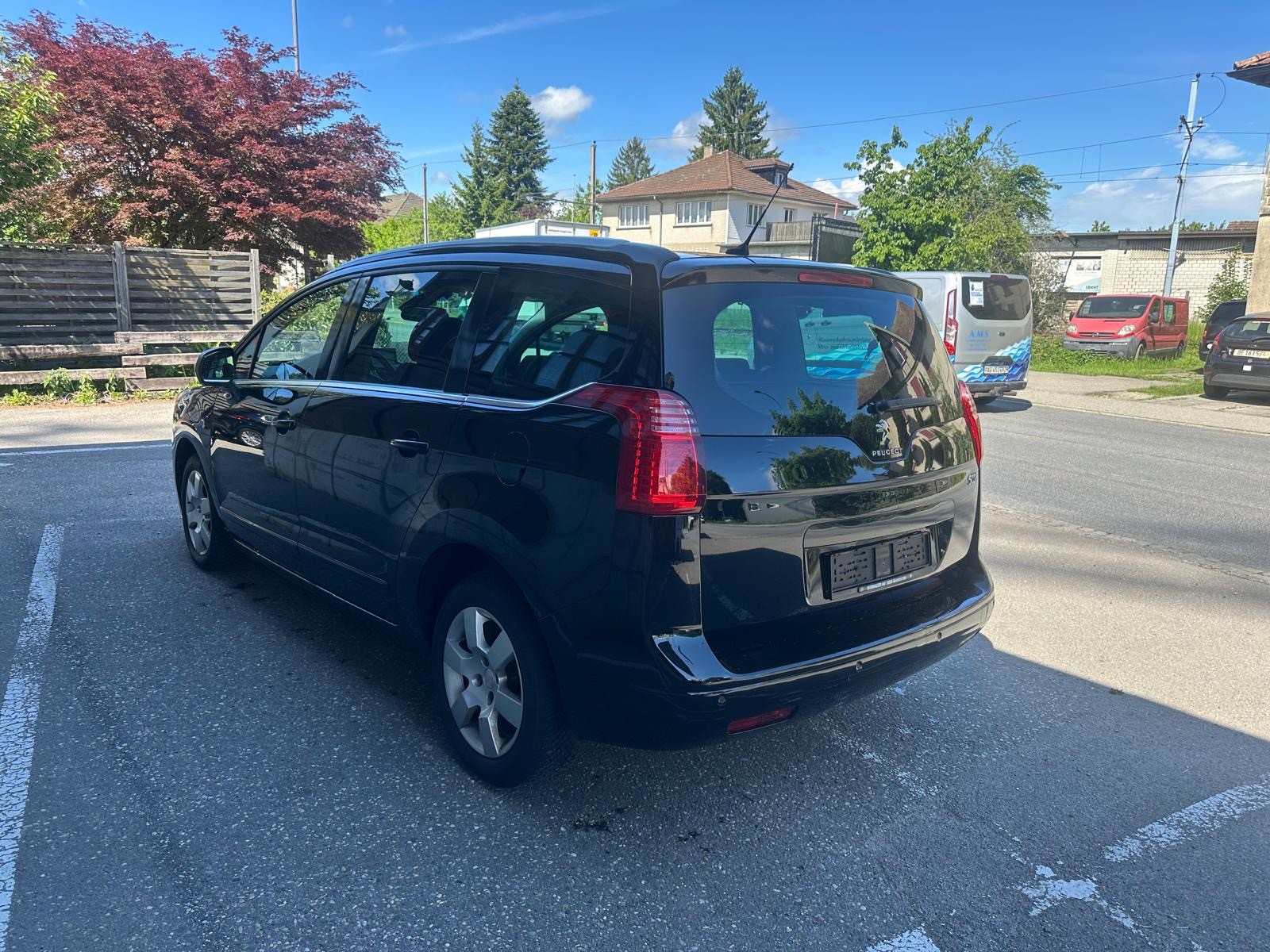 PEUGEOT 5008 1.6 16V T Allure-image-2