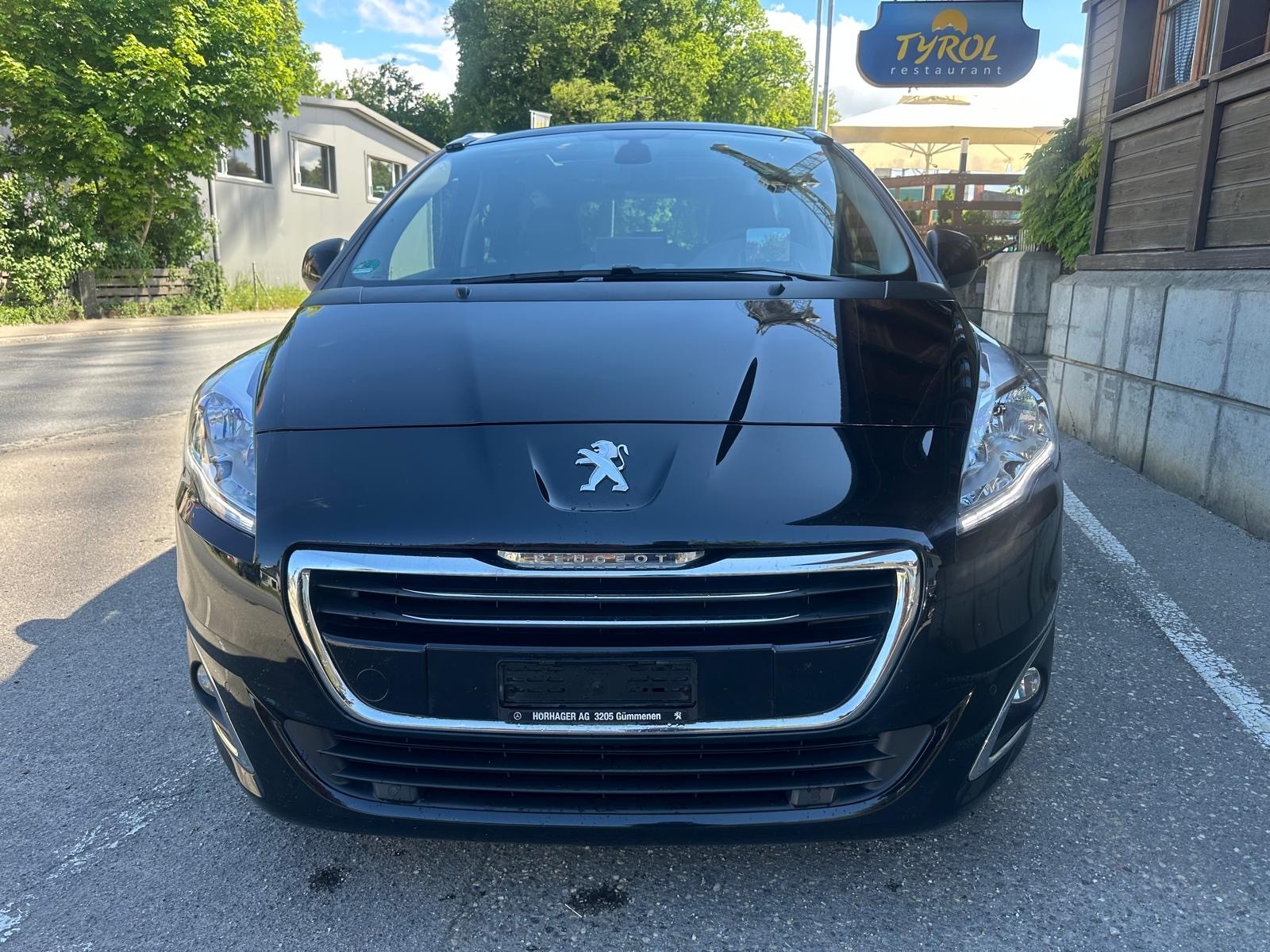PEUGEOT 5008 1.6 16V T Allure-image-4