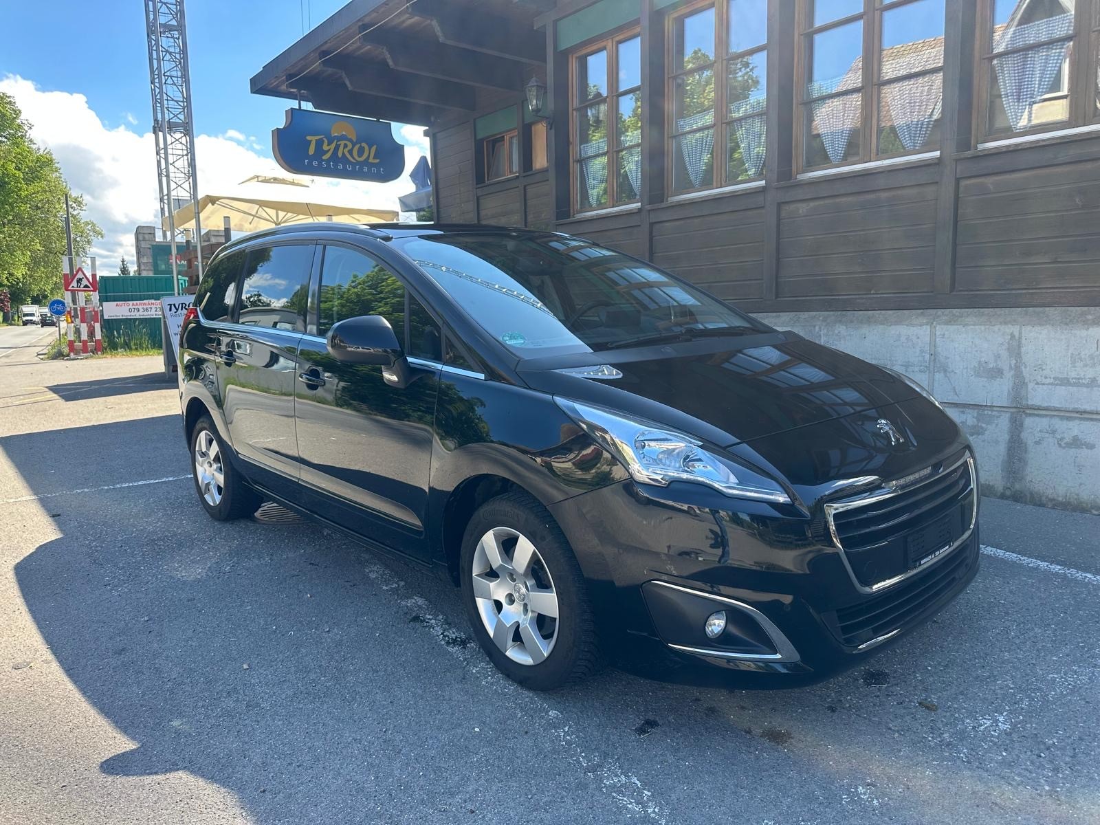 PEUGEOT 5008 1.6 16V T Allure-image-0