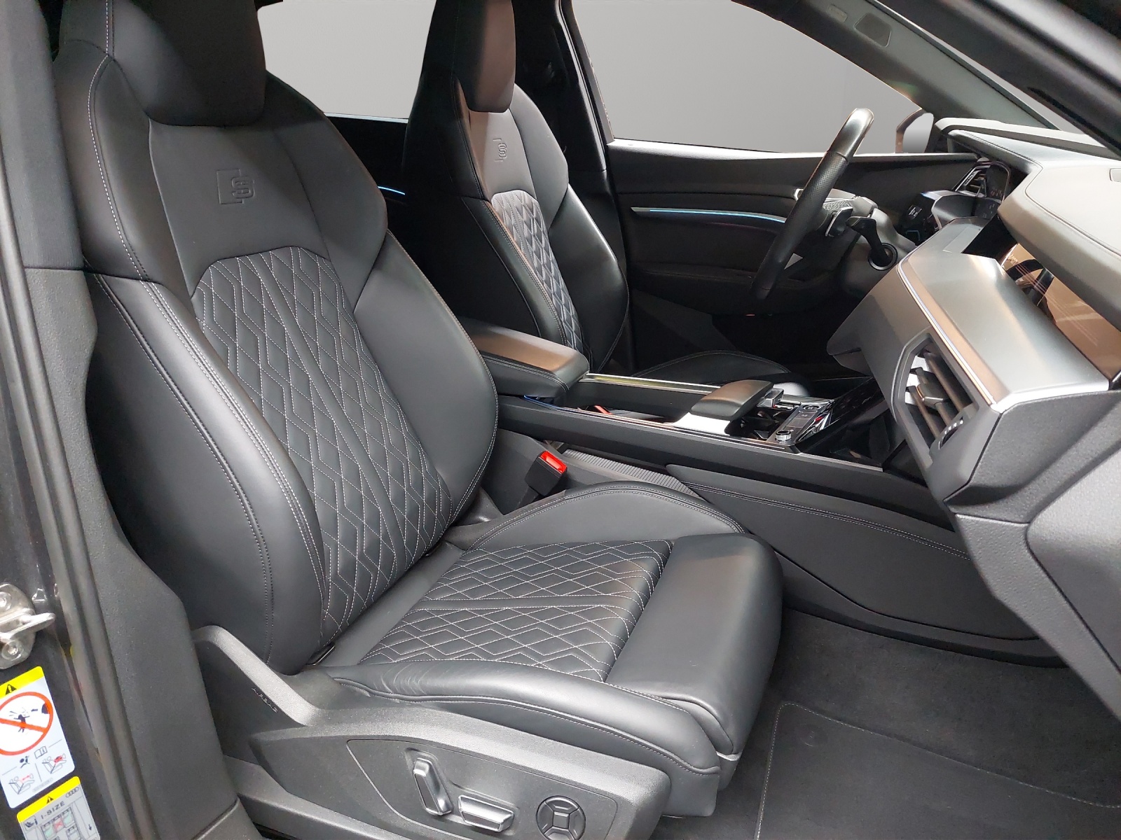 AUDI e-tron 55 Sportback S Line Black Edition quattro-image-8