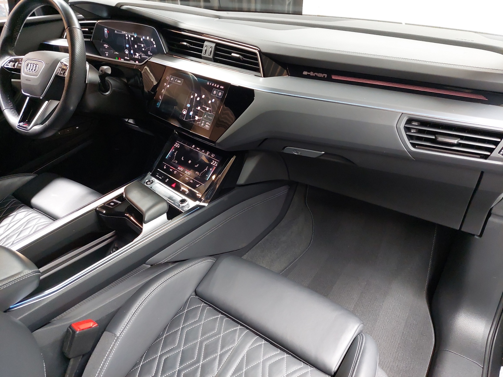 AUDI e-tron 55 Sportback S Line Black Edition quattro-image-9