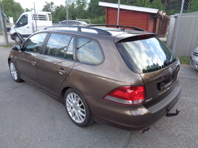 VW Golf Variant 1.6 TDI Comfortline 4Motion-image-2
