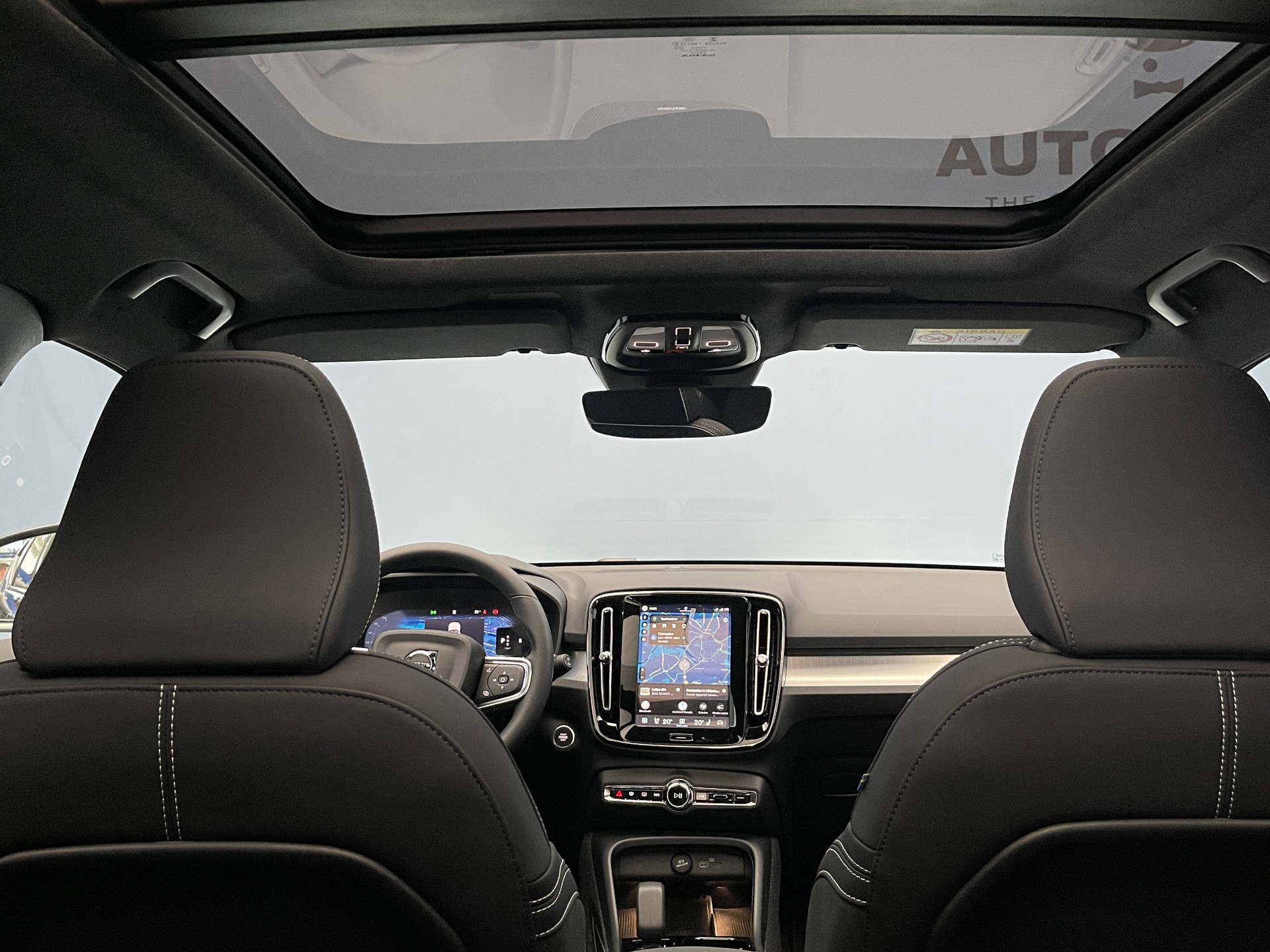 VOLVO XC40 2.0 B3 MH Plus Dark-image-12