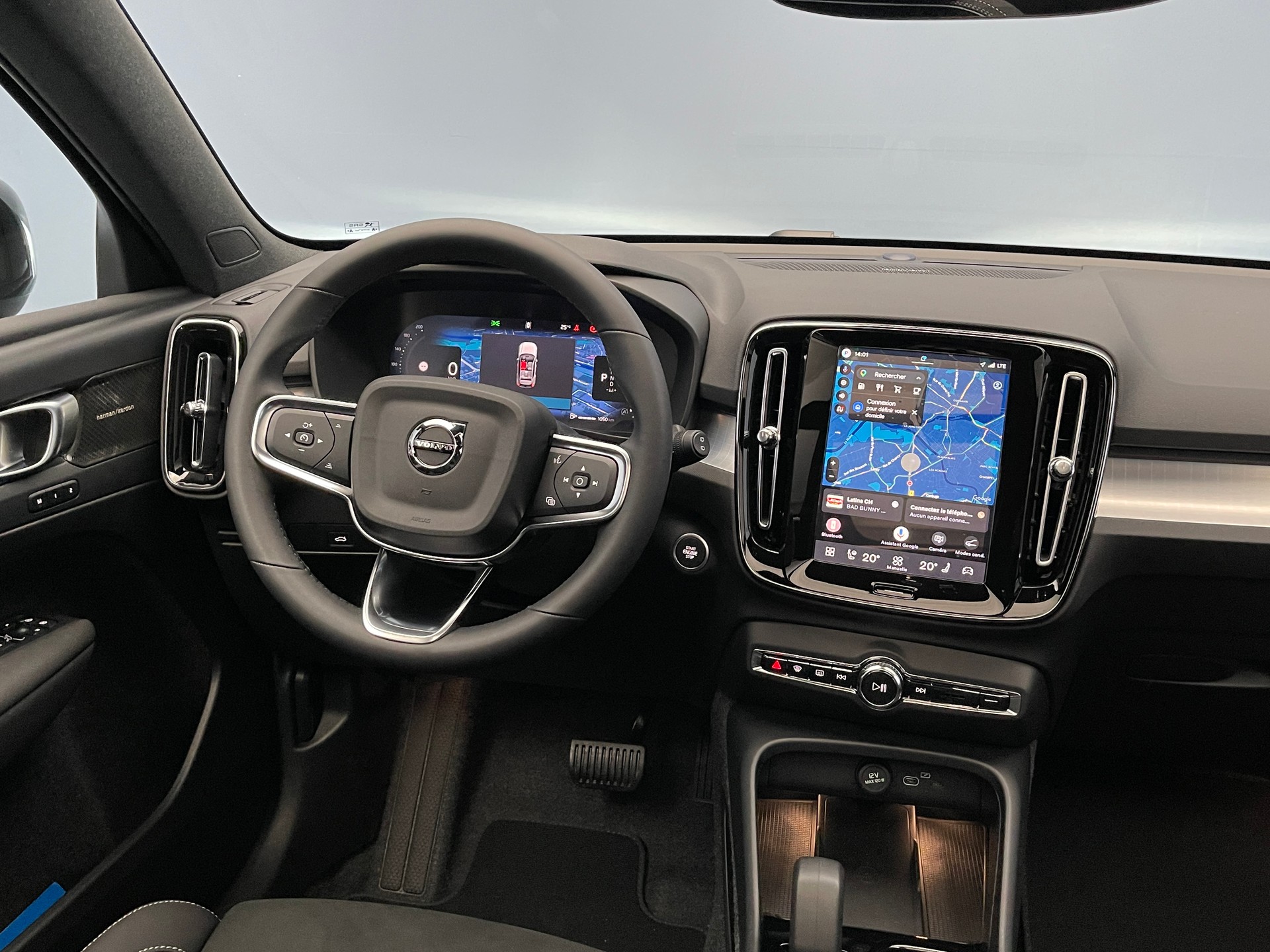VOLVO XC40 2.0 B3 MH Plus Dark-image-13