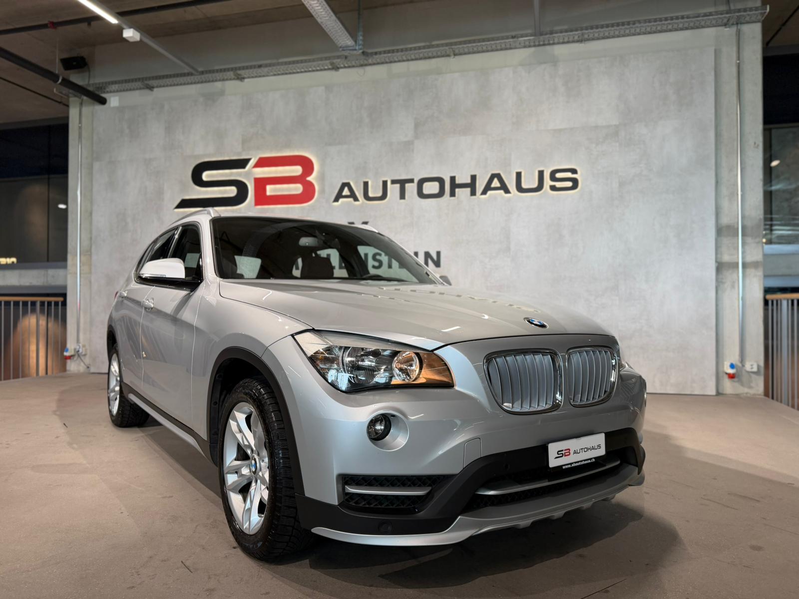 BMW X1 xDrive 20i-showroom-element-3