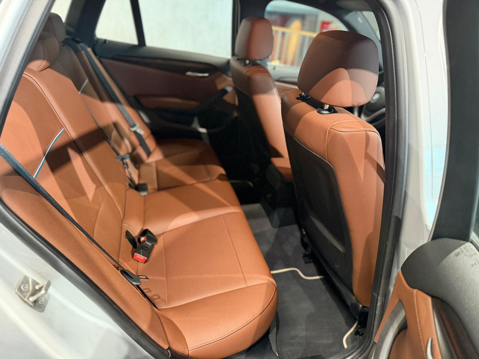 BMW X1 xDrive 20i-image-15