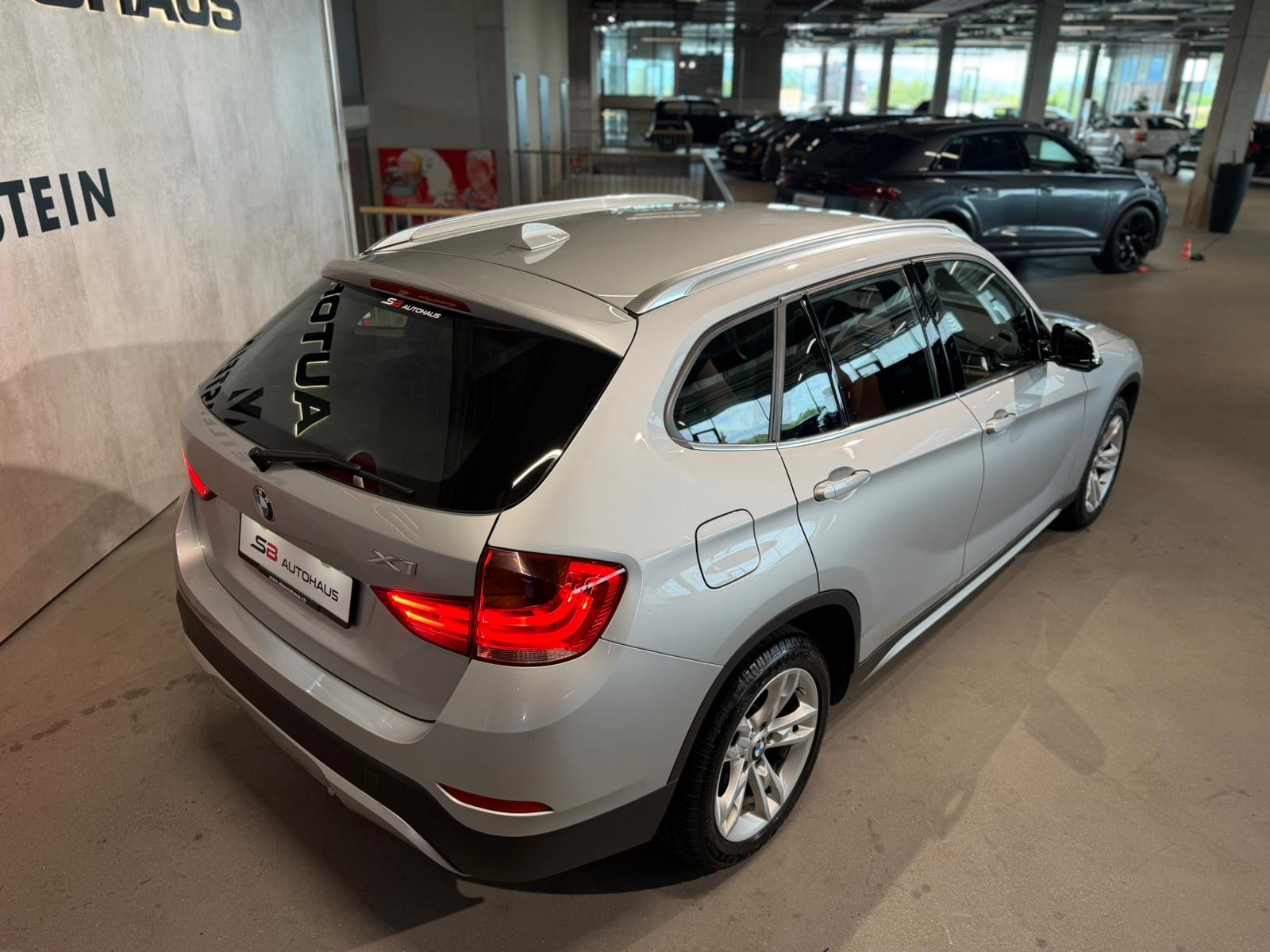 BMW X1 xDrive 20i-image-12