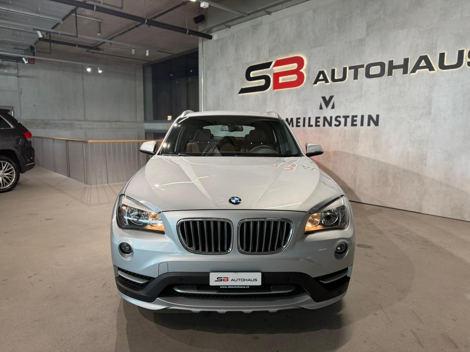 BMW X1 xDrive 20i-showroom-element-1