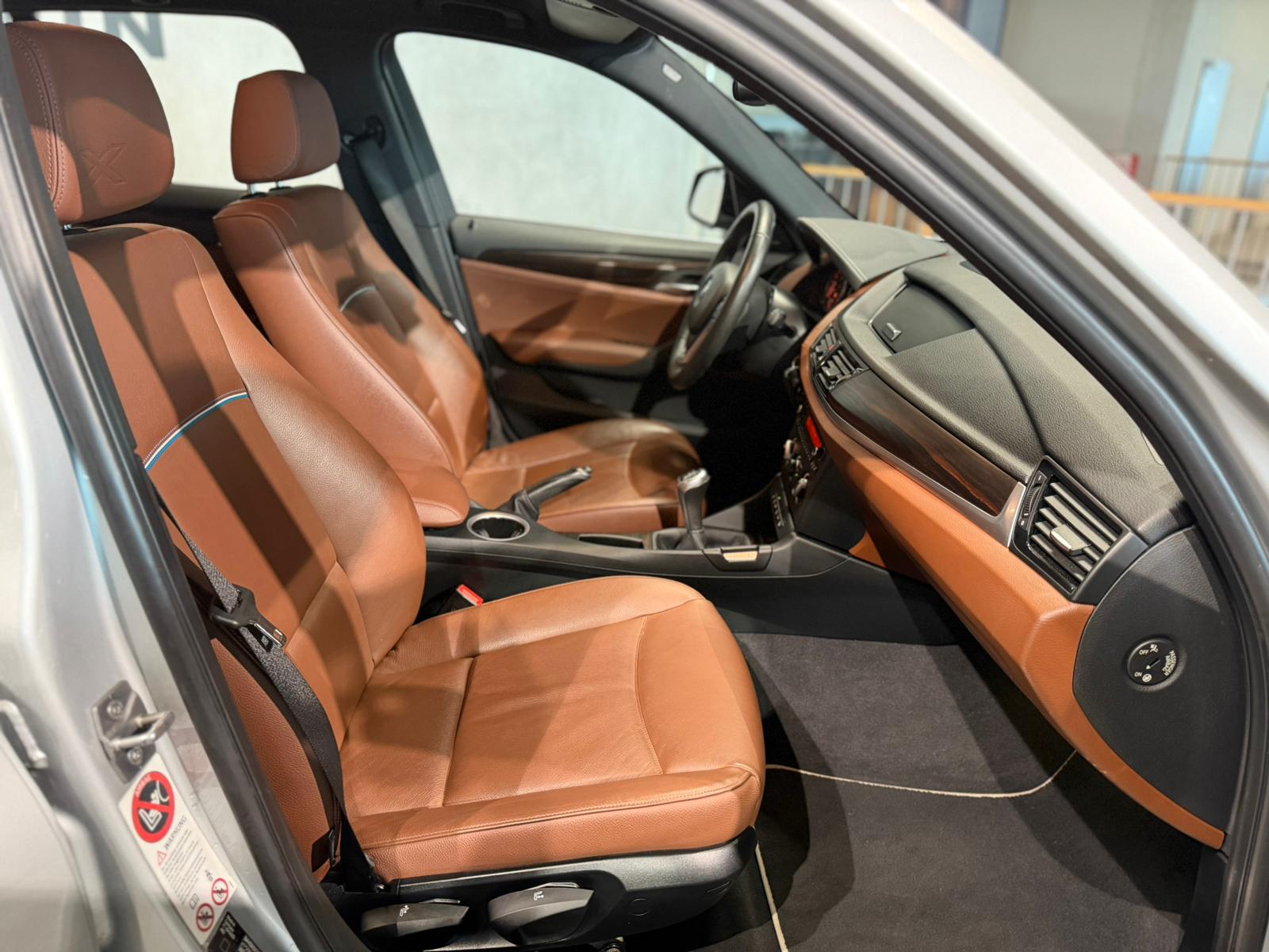 BMW X1 xDrive 20i-image-13