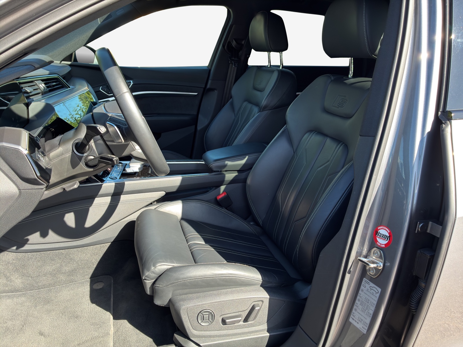 AUDI e-tron 55 Advanced quattro-image-8