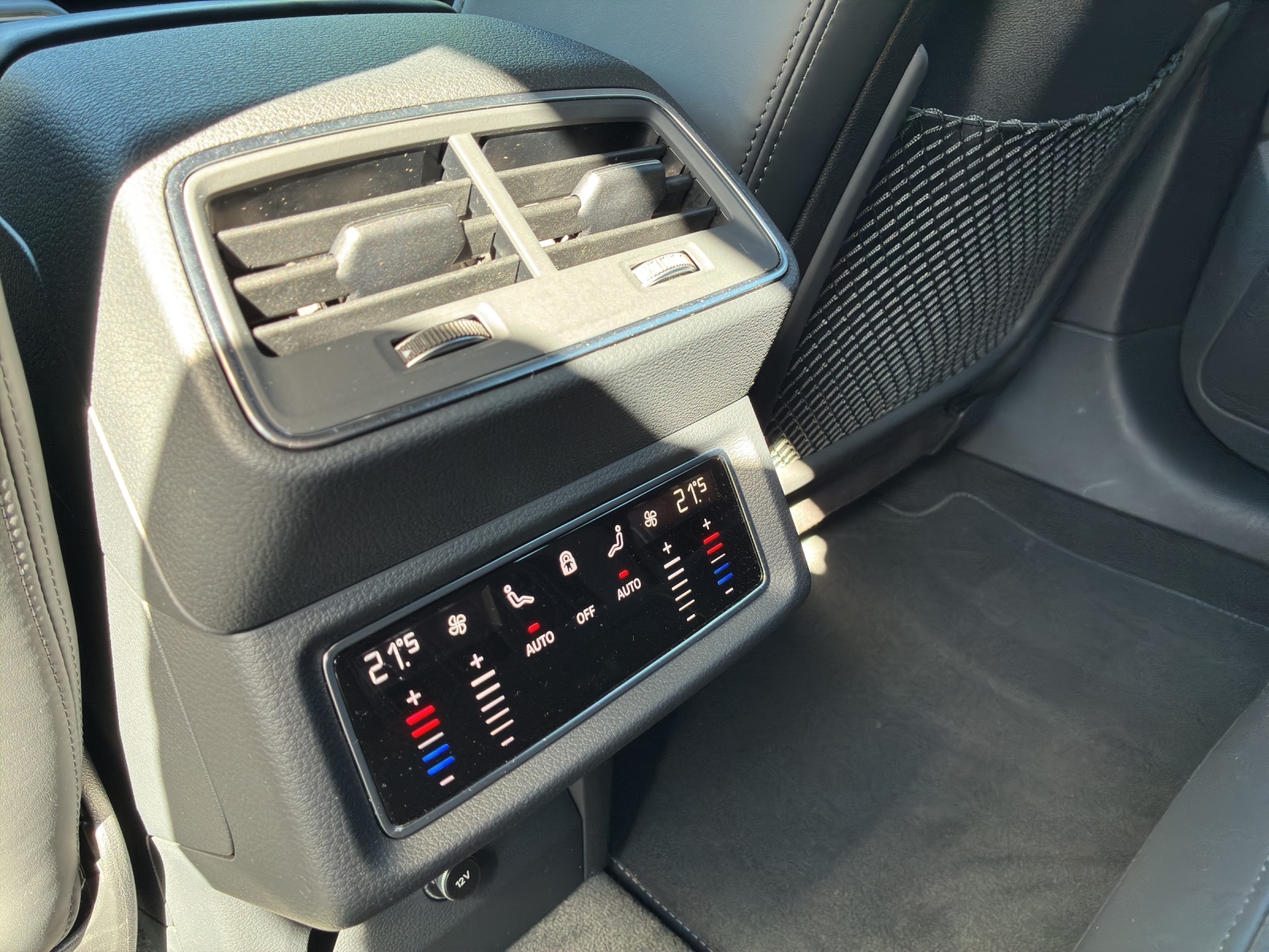 AUDI e-tron 55 Advanced quattro-image-14