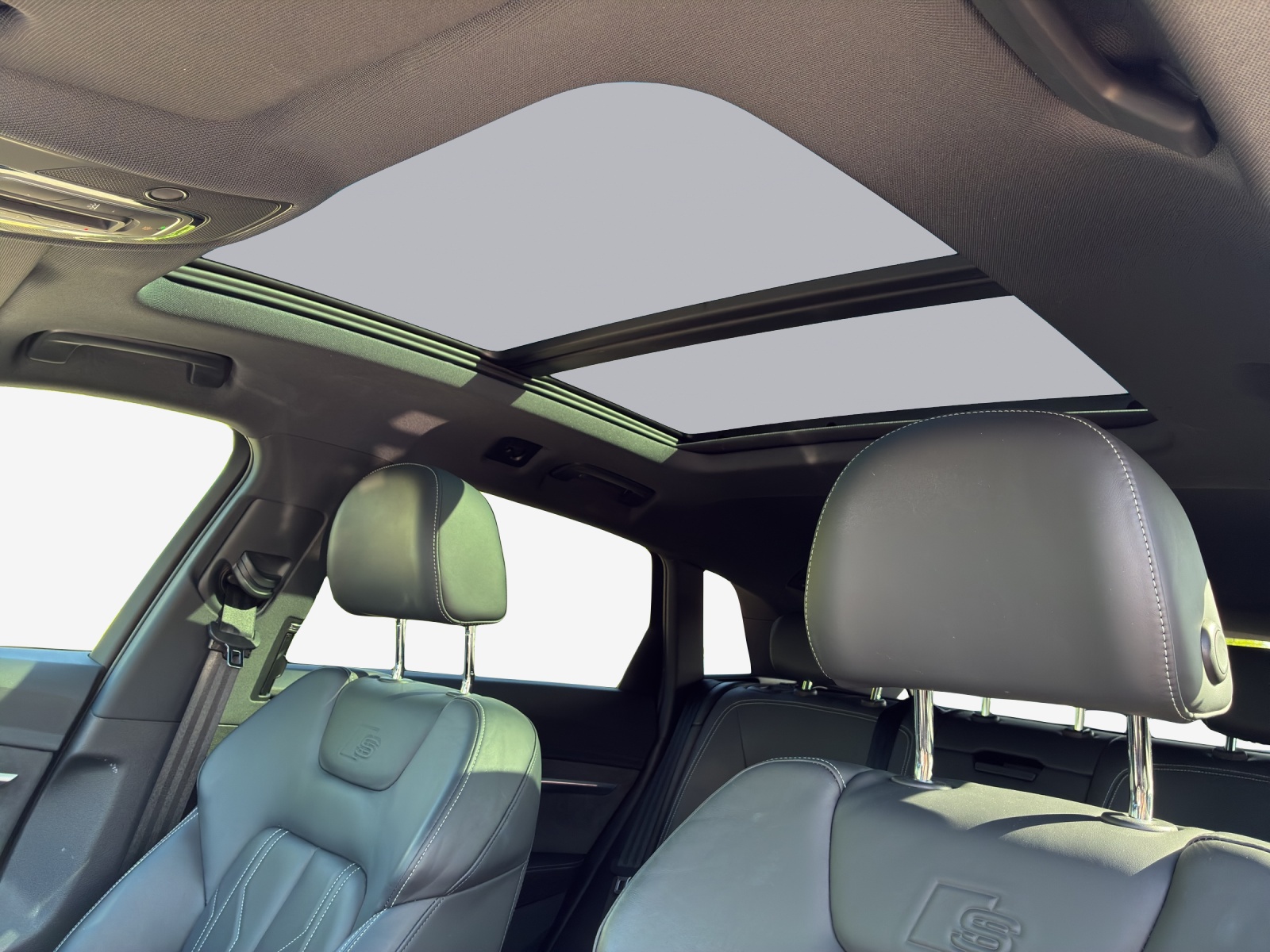 AUDI e-tron 55 Advanced quattro-image-15