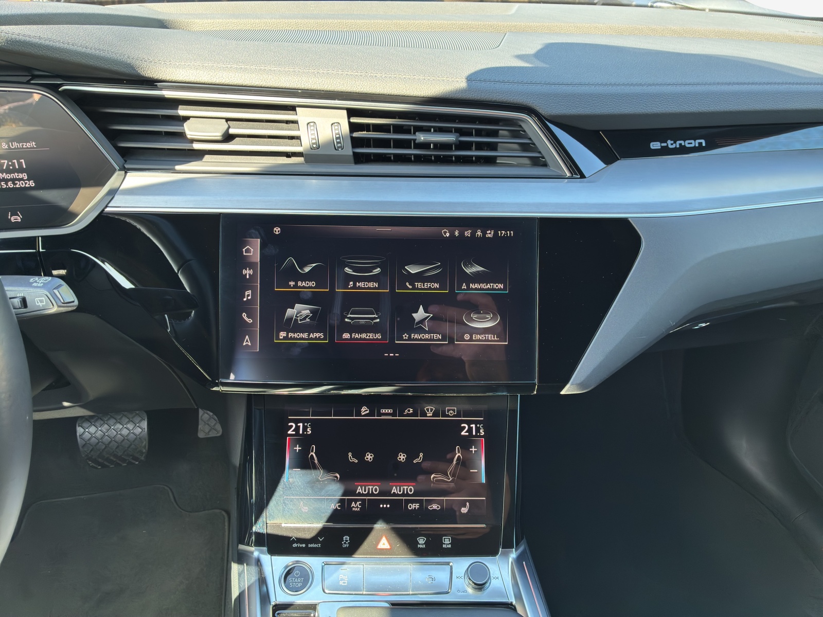 AUDI e-tron 55 Advanced quattro-image-11