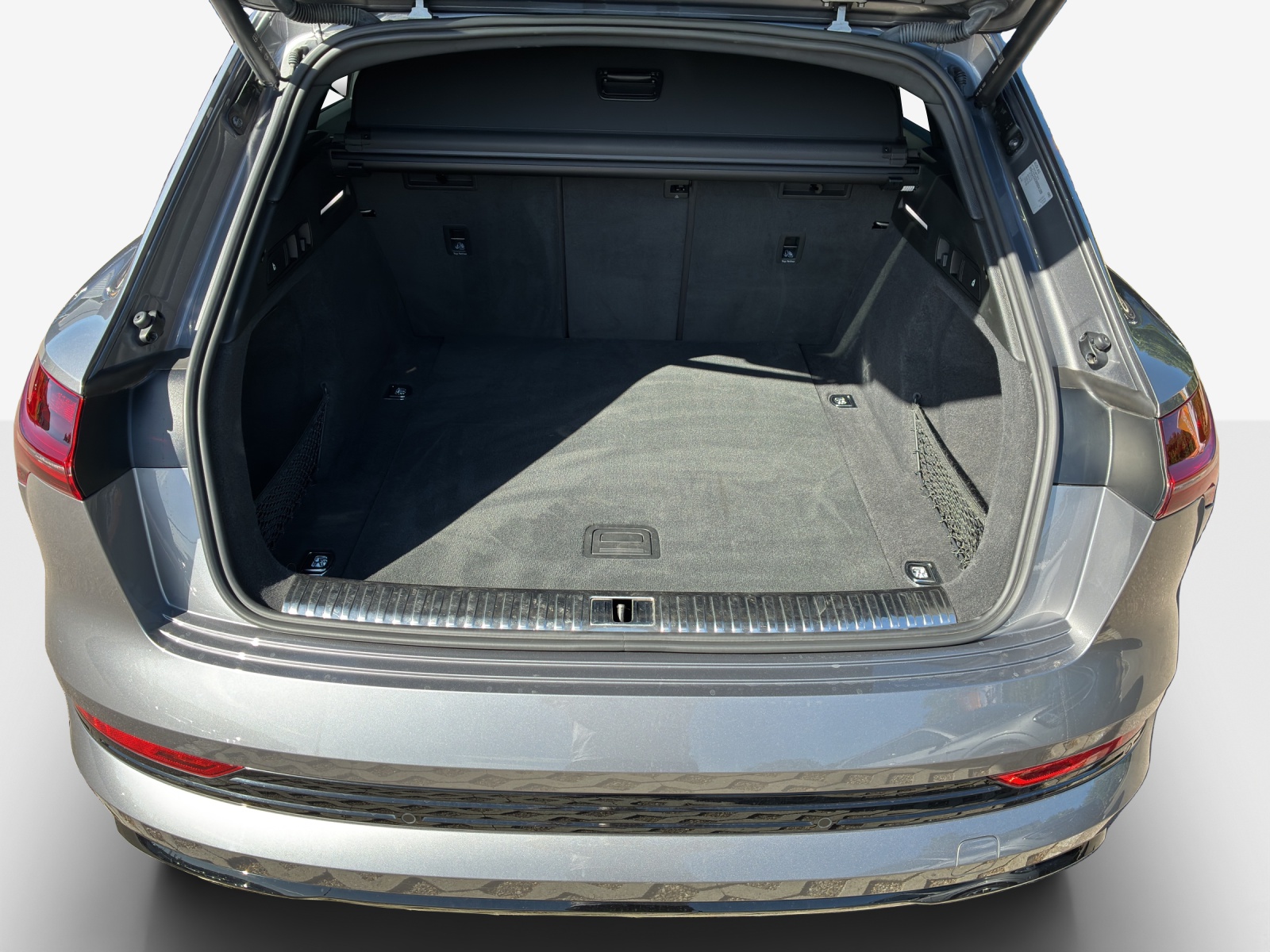 AUDI e-tron 55 Advanced quattro-image-13