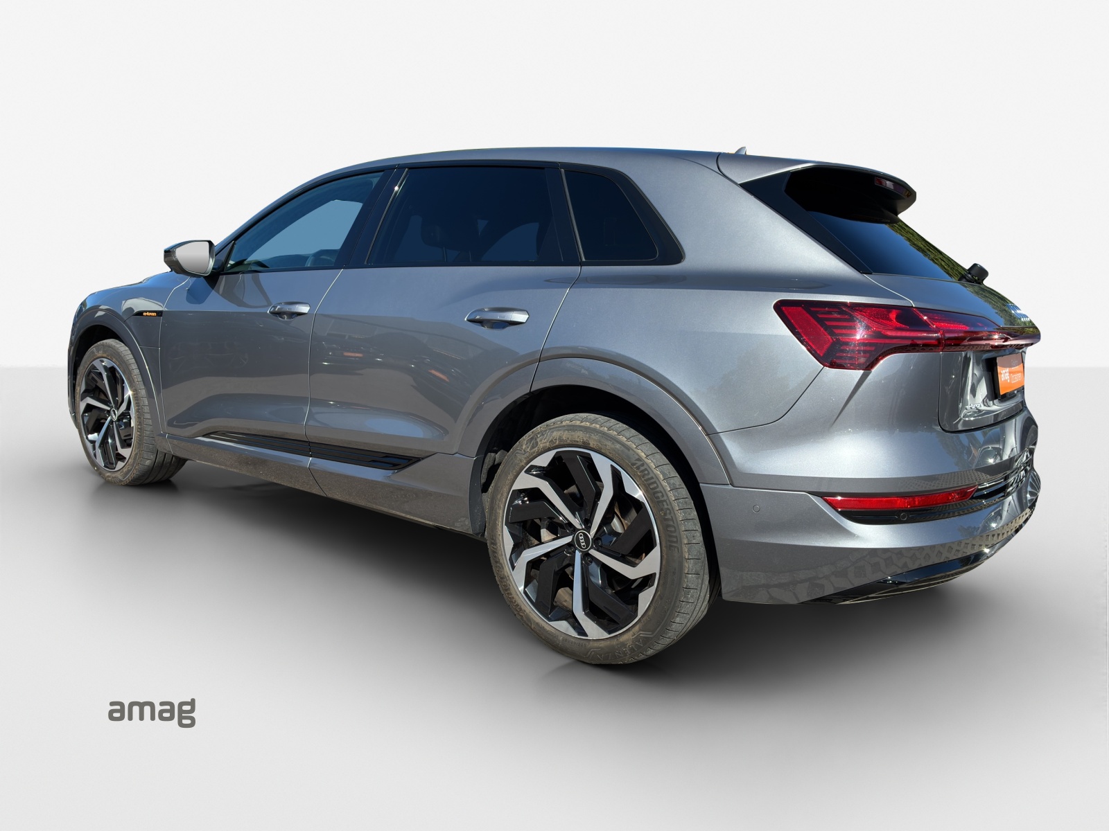 AUDI e-tron 55 Advanced quattro-image-3