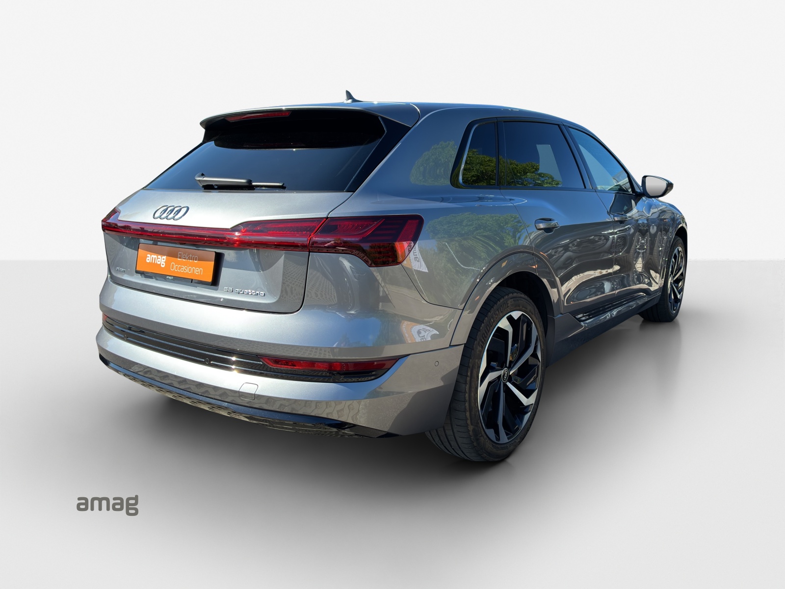 AUDI e-tron 55 Advanced quattro-image-4