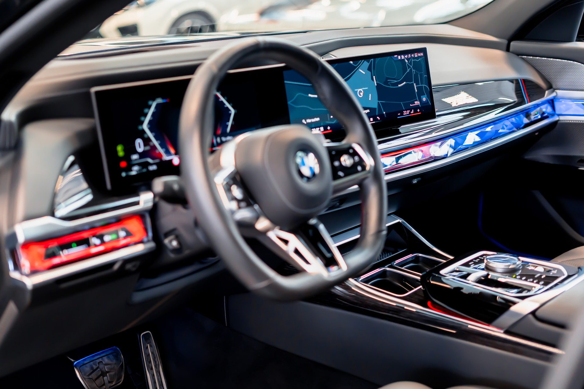 BMW 740d xDrive M Sport / Theatre Screen / Bowers&Wilkins / Iconic Glow-image-9