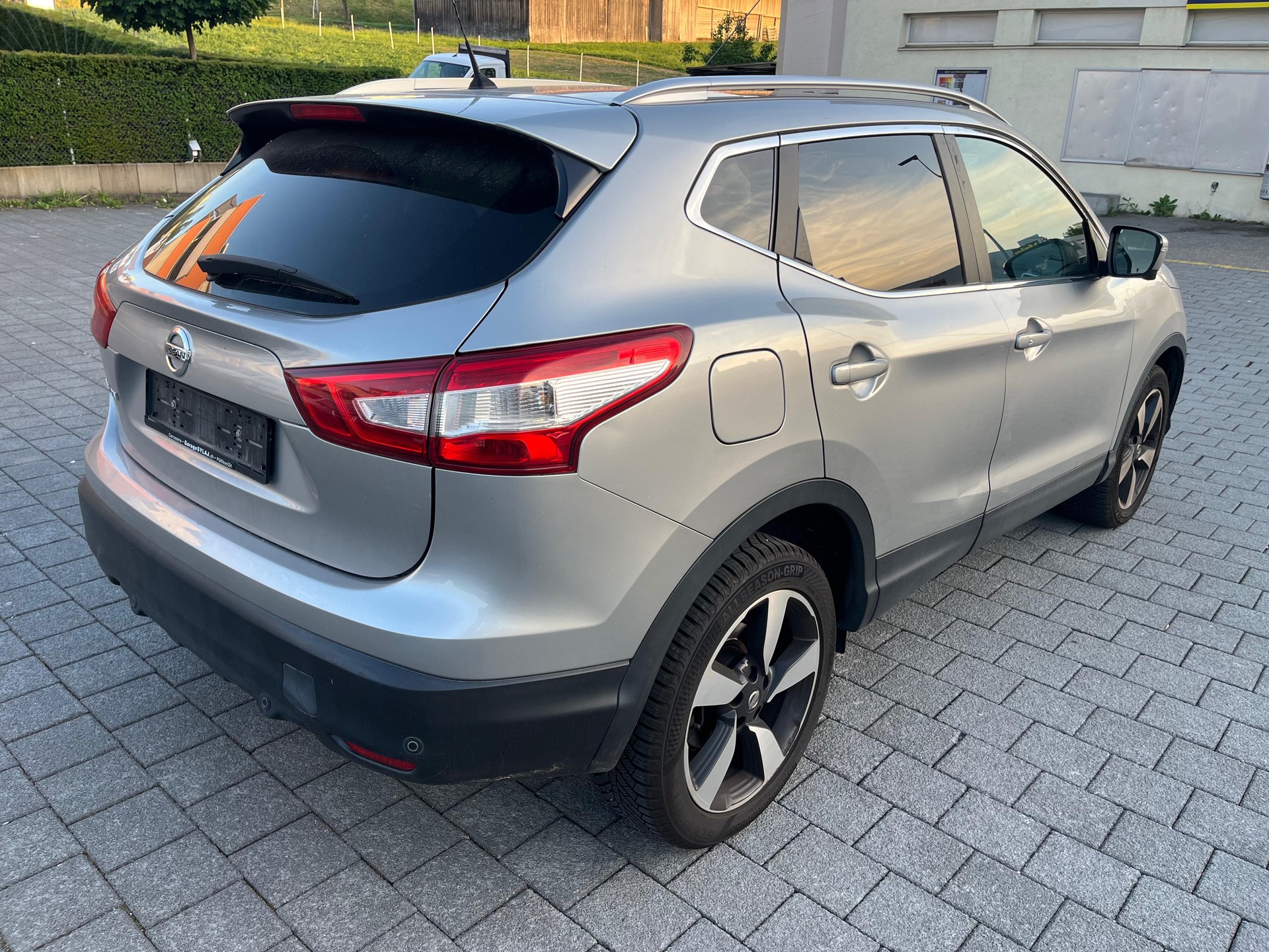 NISSAN Qashqai 1.5 dCi Swiss Edition Premium-image-2