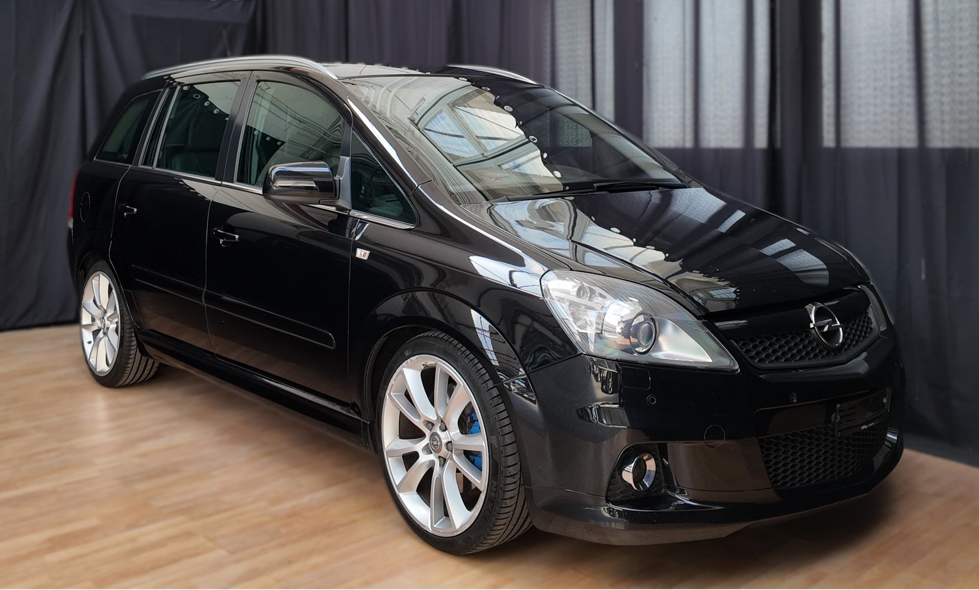 OPEL Zafira 2.0i 16V Turbo OPC-image-1