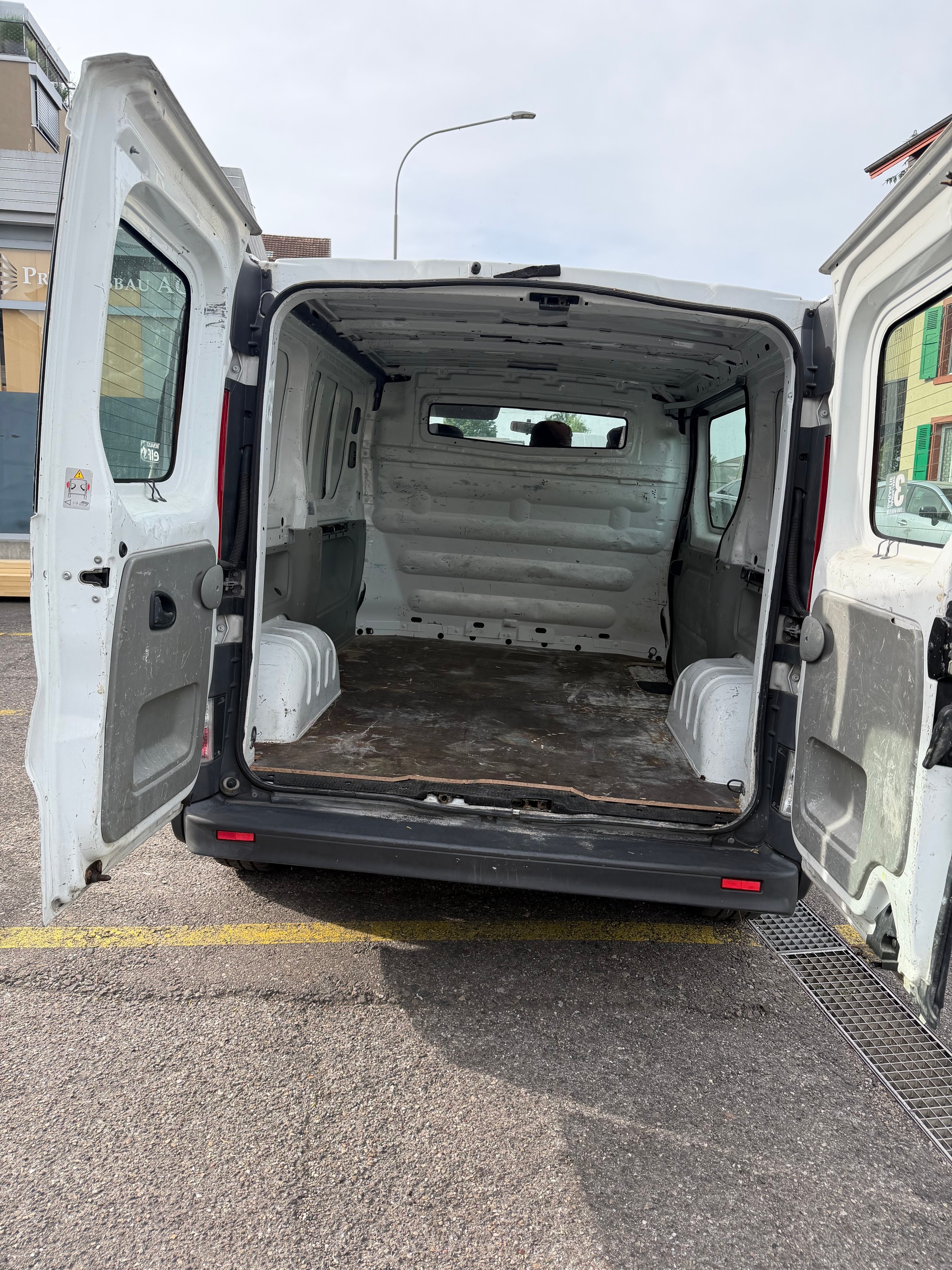 RENAULT Trafic 2.0 dCi 90 2.7t L1H1-image-6