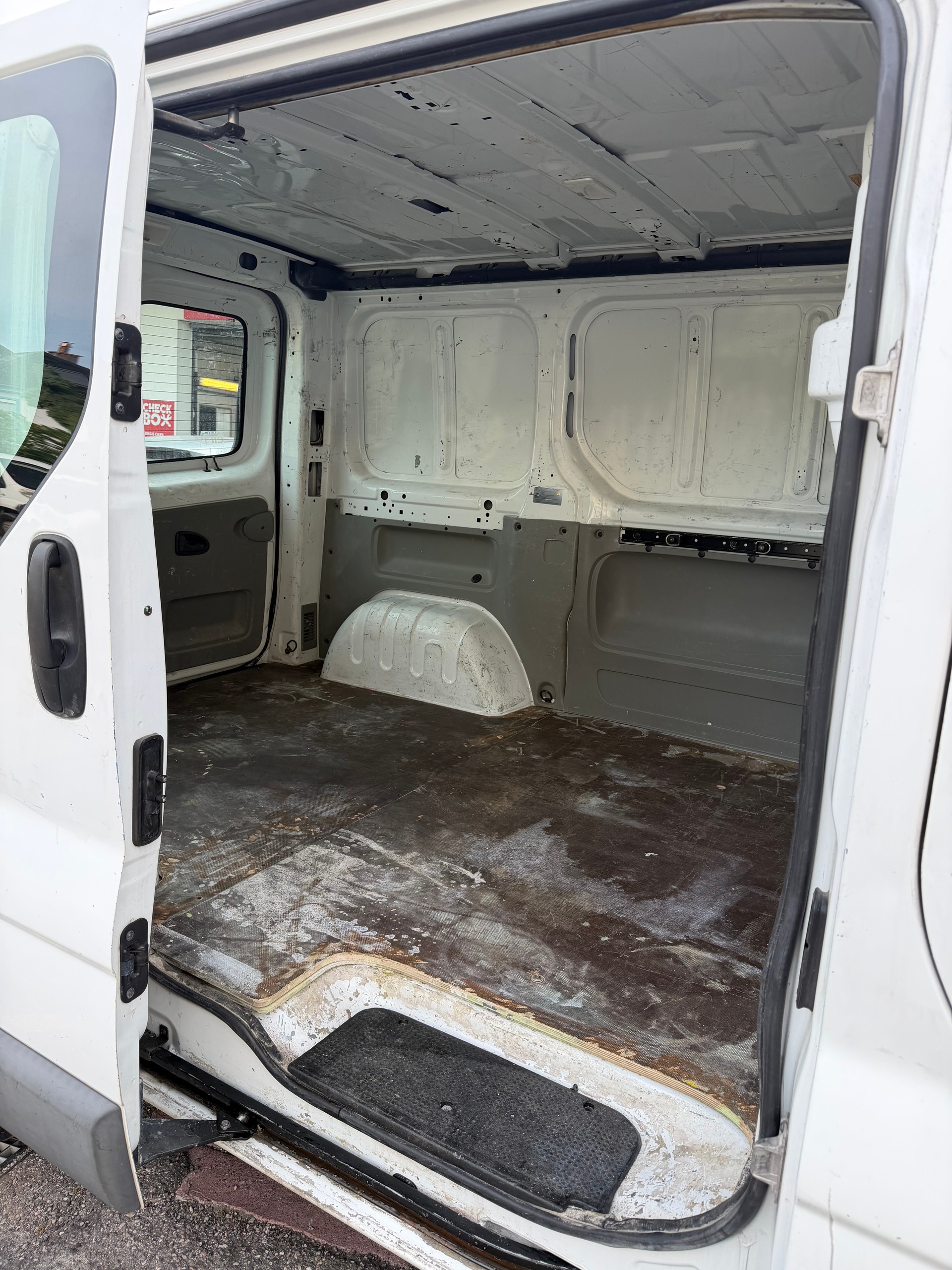 RENAULT Trafic 2.0 dCi 90 2.7t L1H1-image-7