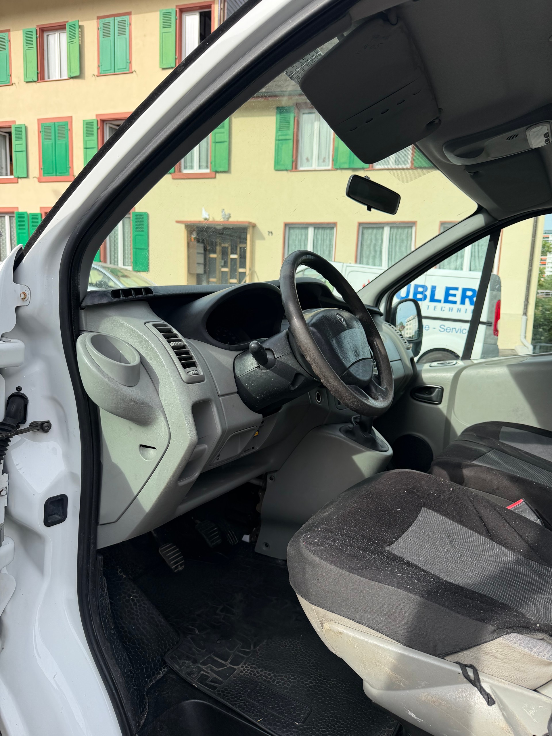RENAULT Trafic 2.0 dCi 90 2.7t L1H1-image-9