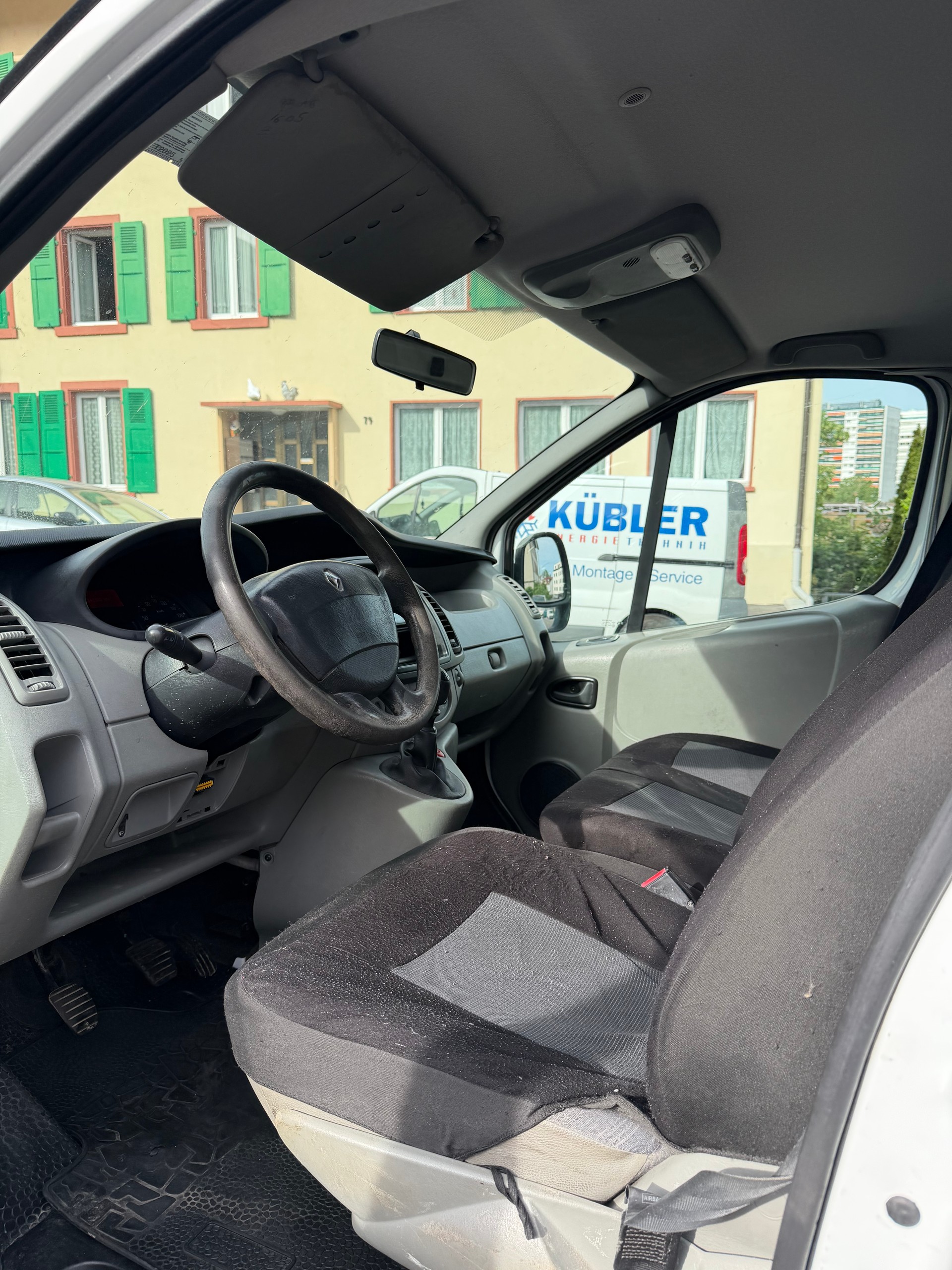 RENAULT Trafic 2.0 dCi 90 2.7t L1H1-image-14