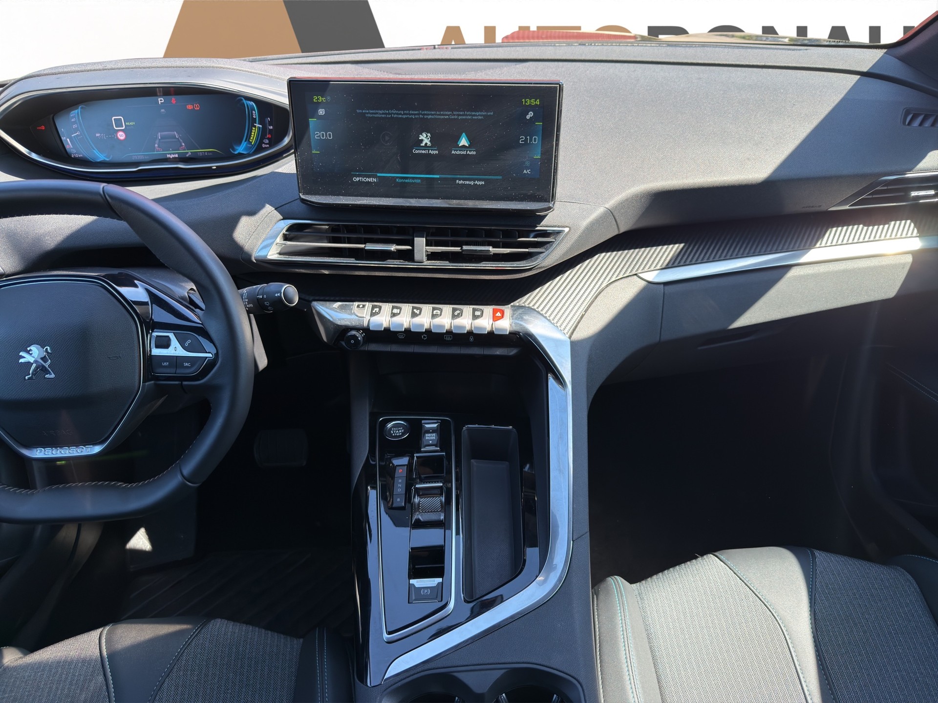 PEUGEOT 2008 1.2 Hybrid 145 Style-image-19